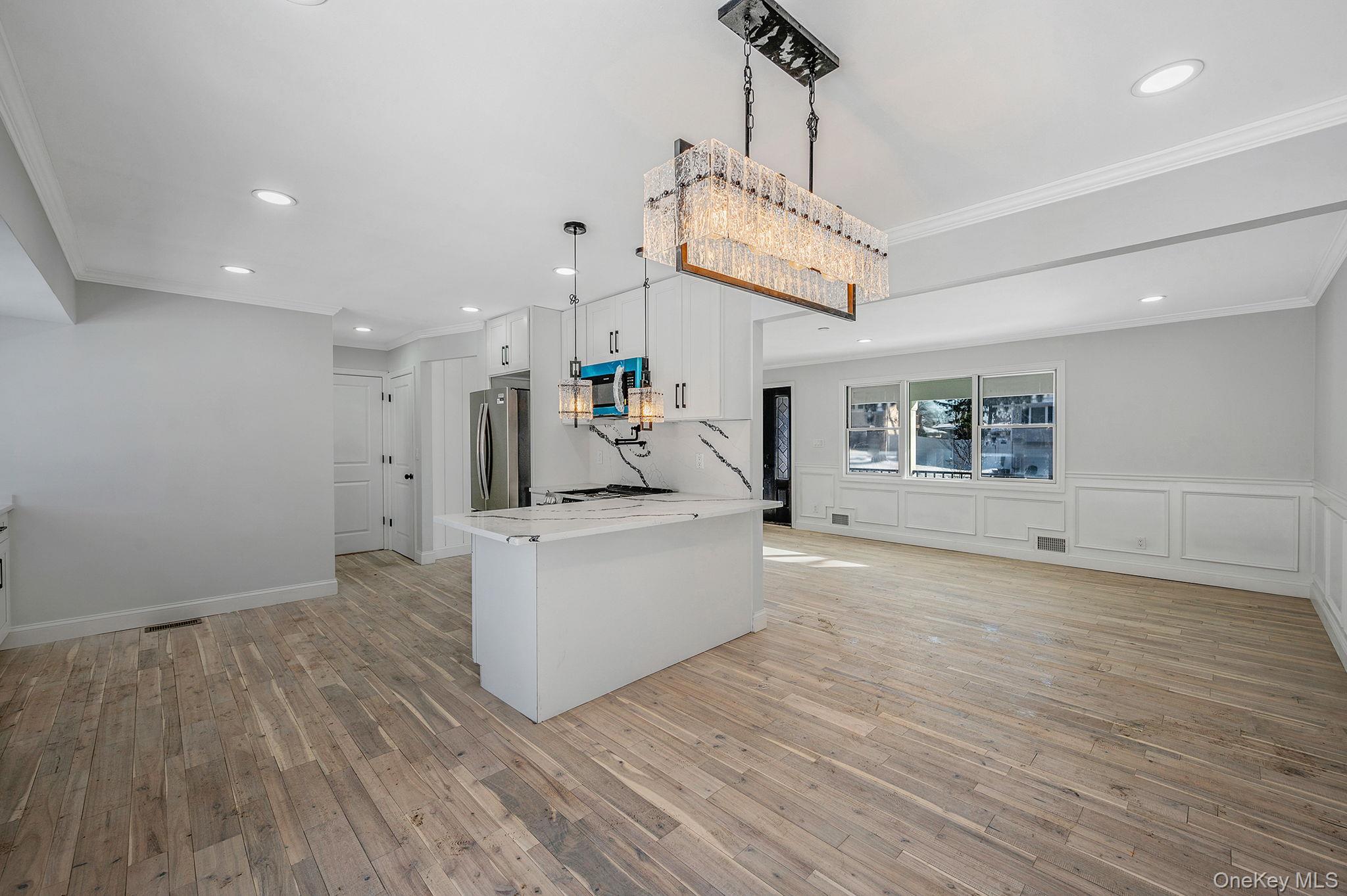 #10 photo, 39 E Lyons Street, Melville , NY 11747