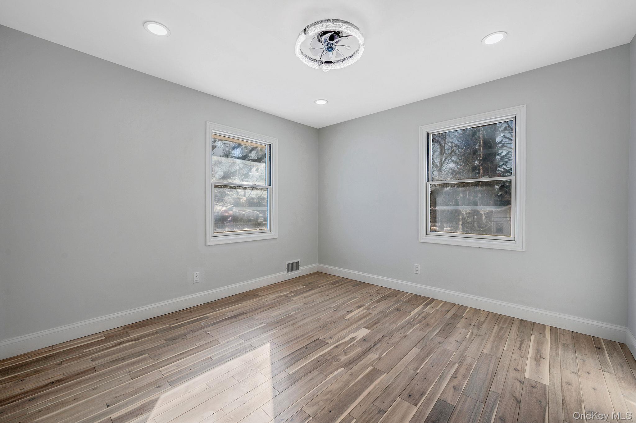 #13 photo, 39 E Lyons Street, Melville , NY 11747