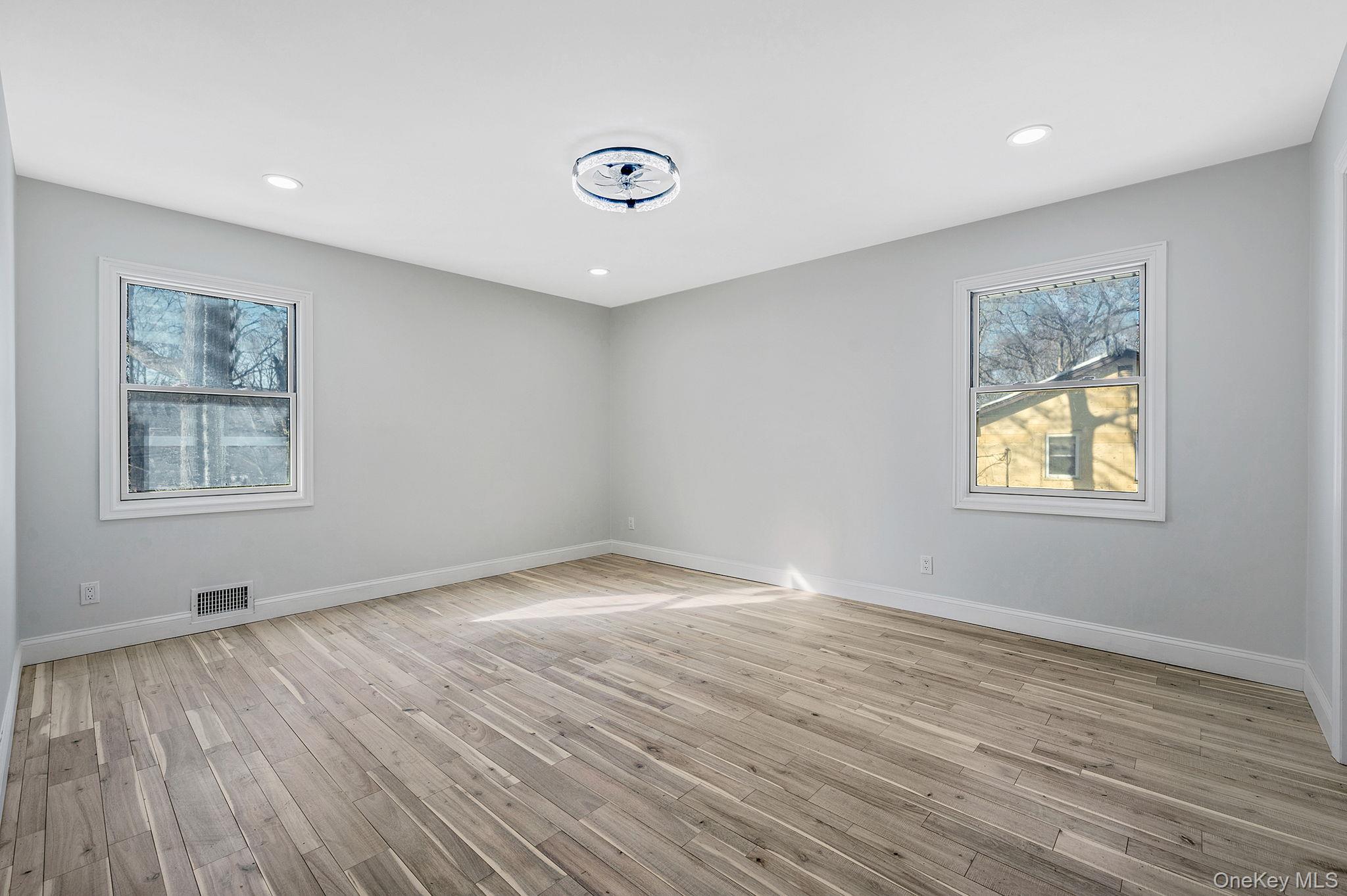 #15 photo, 39 E Lyons Street, Melville , NY 11747