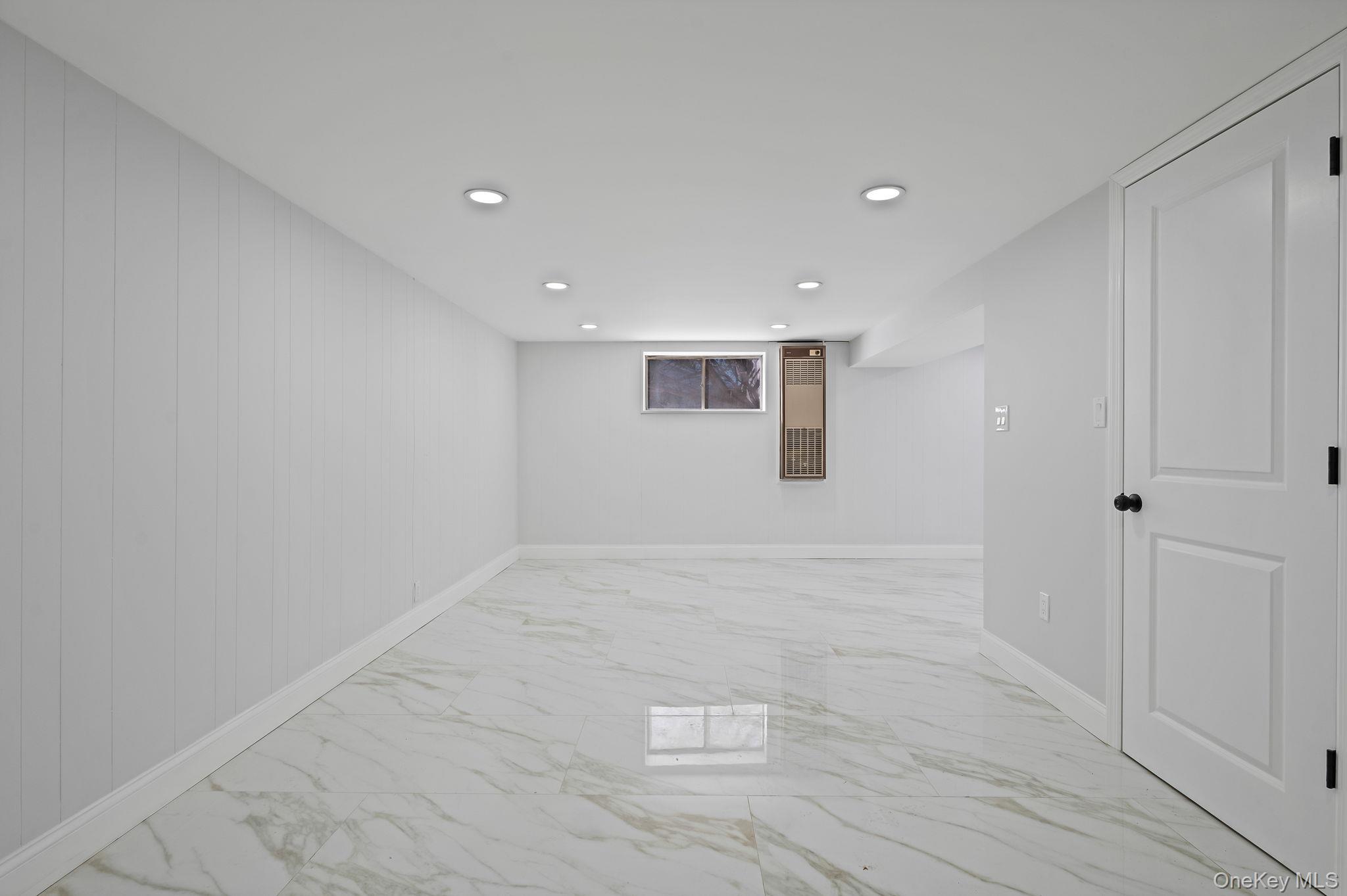 #20 photo, 39 E Lyons Street, Melville , NY 11747