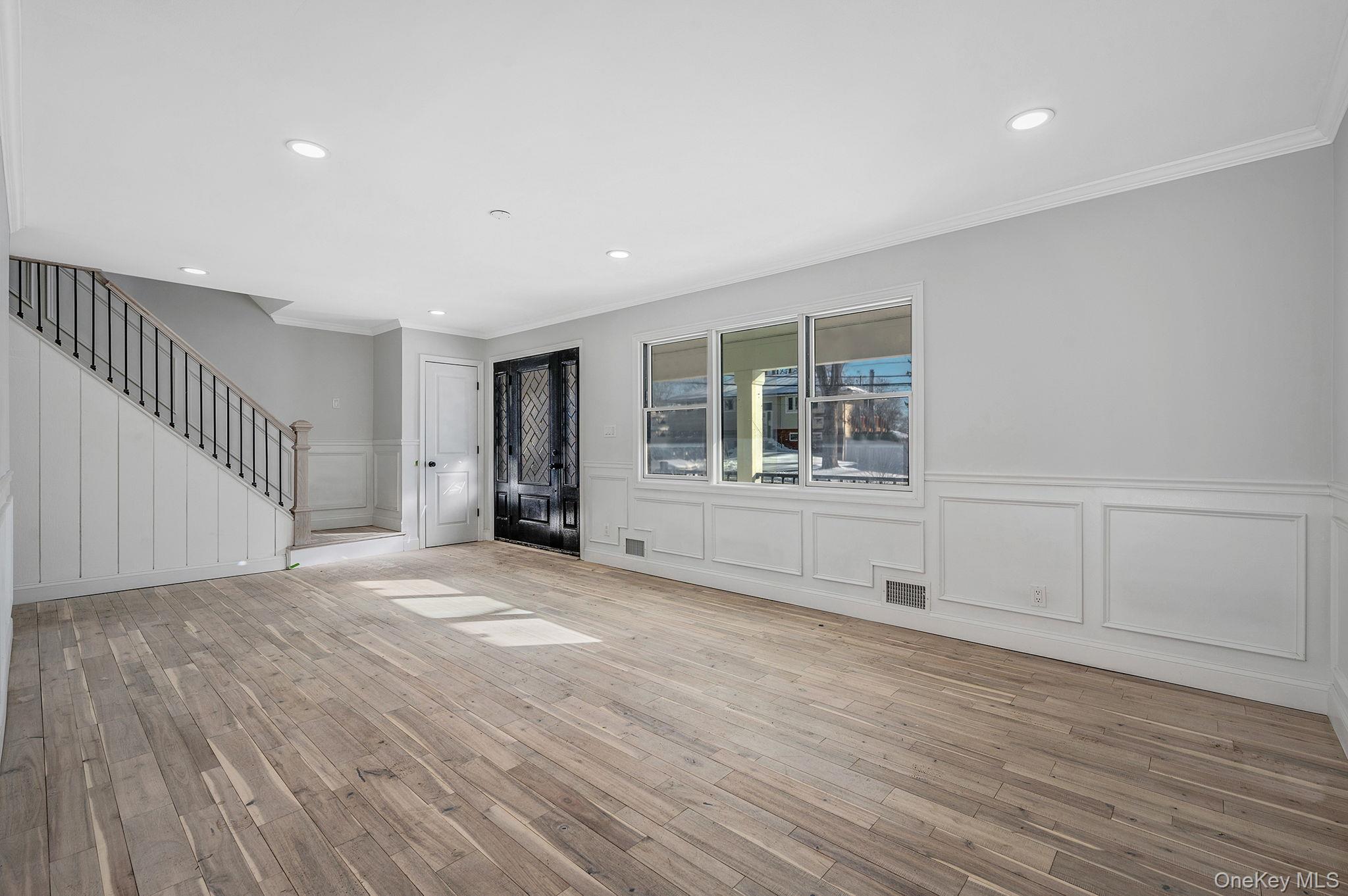 #6 photo, 39 E Lyons Street, Melville , NY 11747