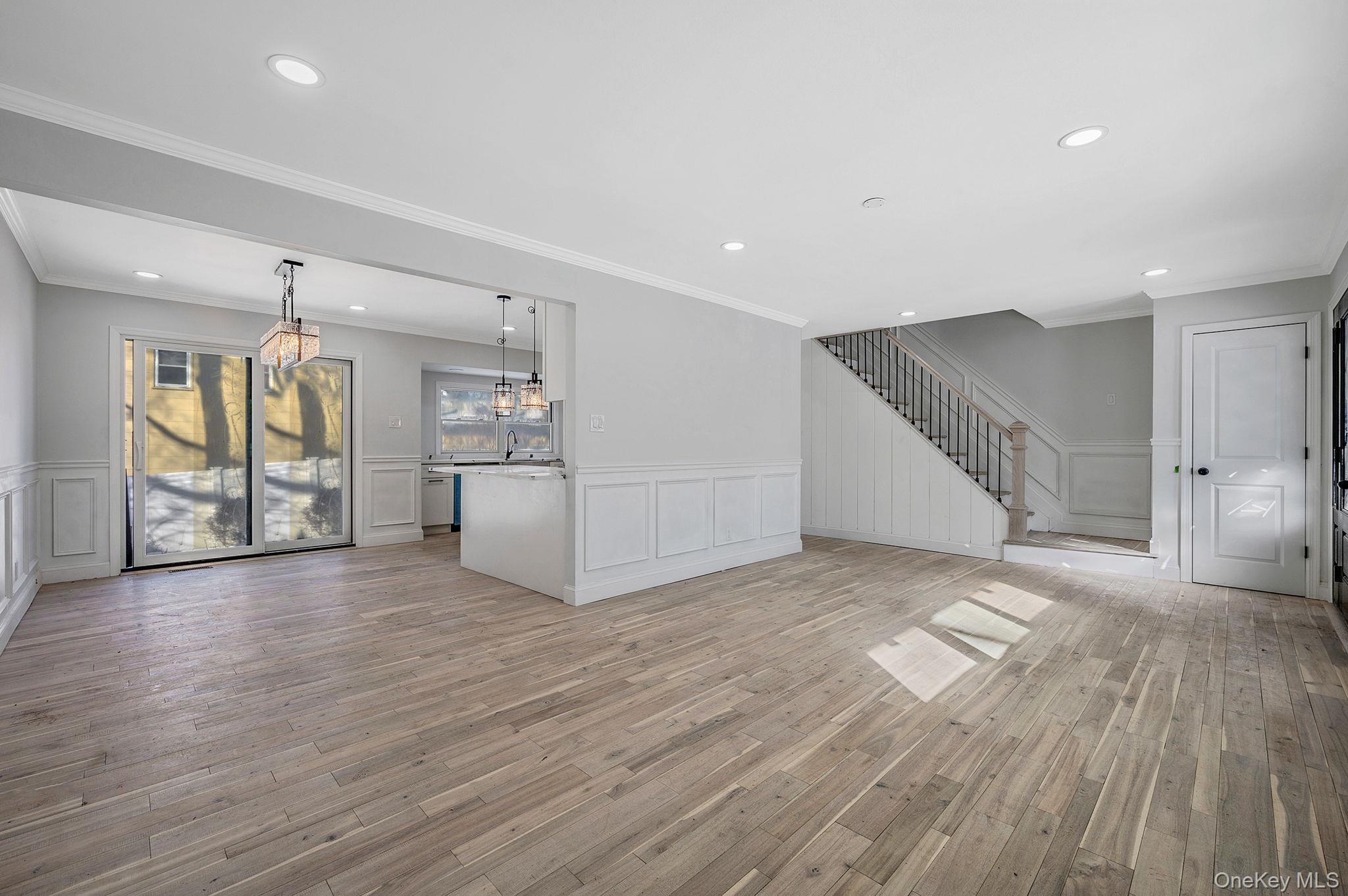 #7 photo, 39 E Lyons Street, Melville , NY 11747