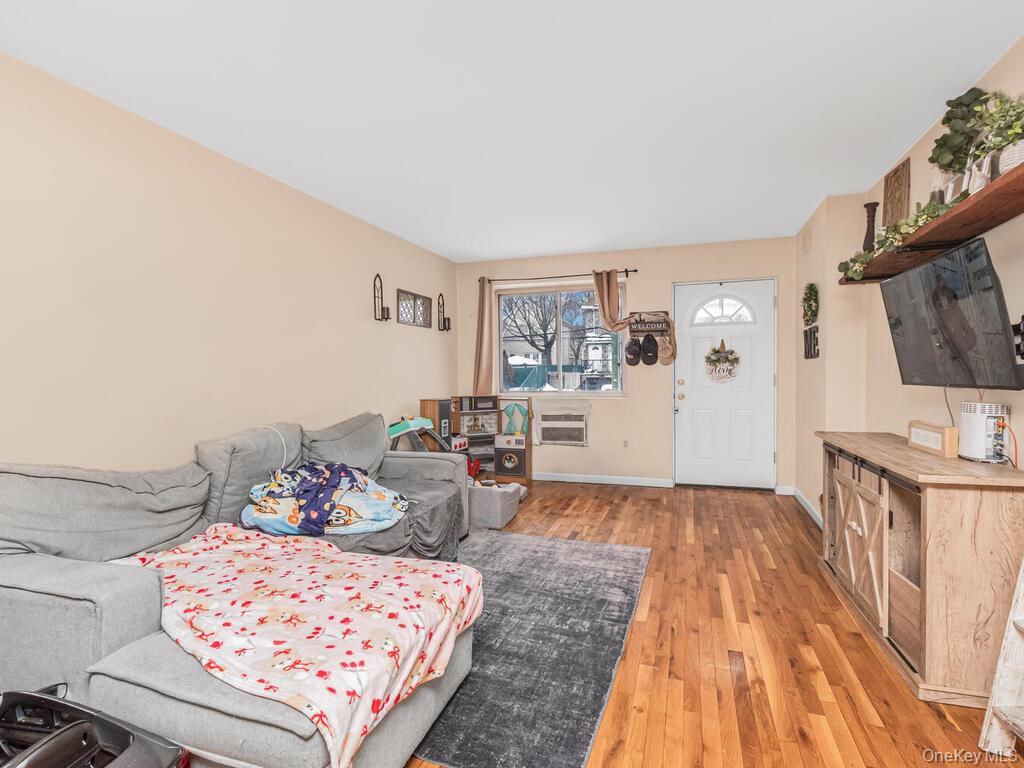 #2 photo, 2918 Sampson Avenue, ব্রঙ্কস Bronx , NY 10465