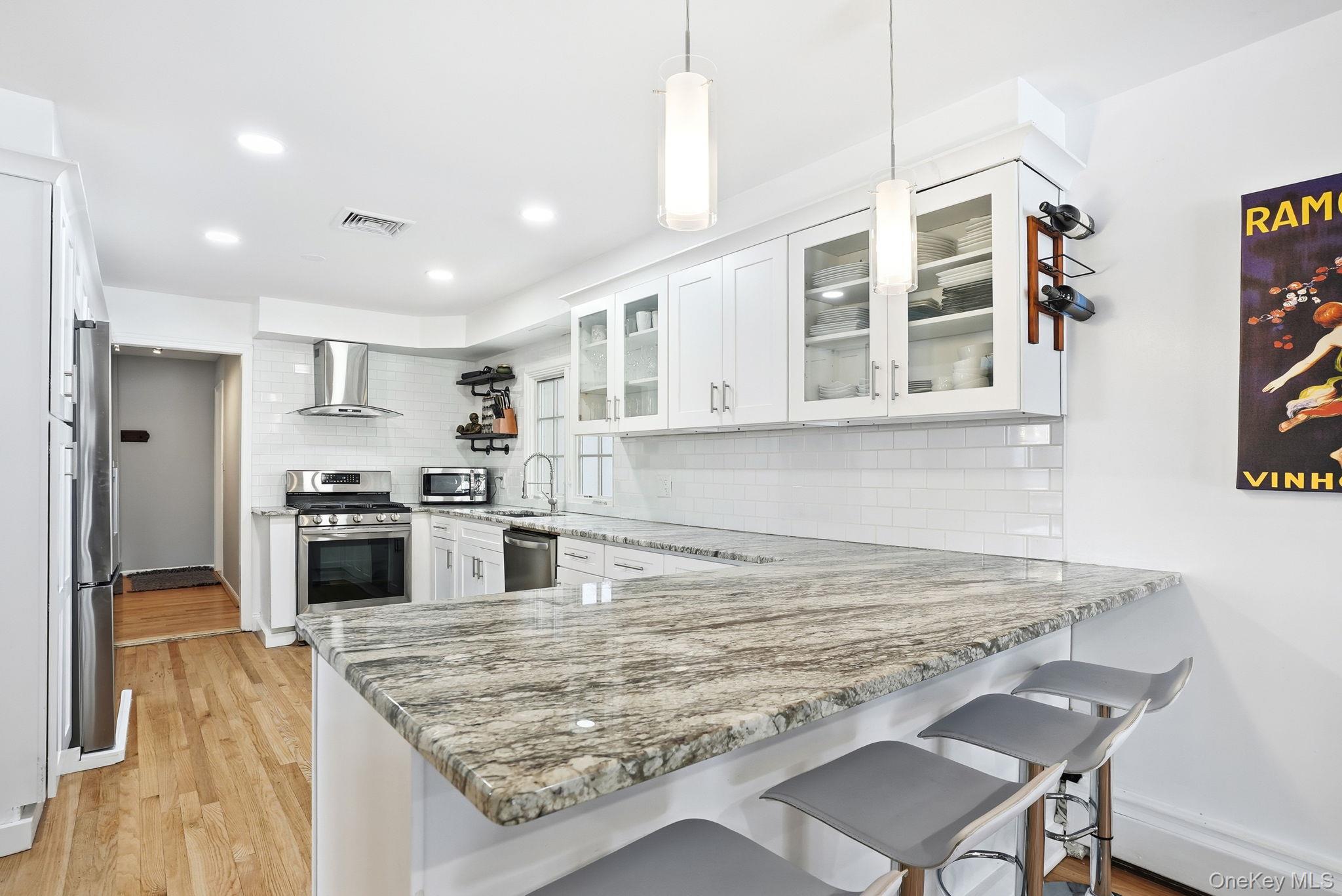 #8 photo, 15 Beech Hill Road, Scarsdale , NY 10583