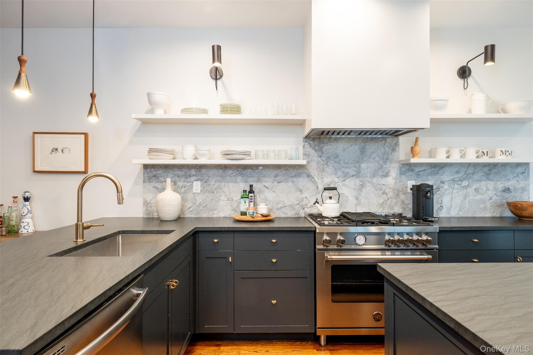 #5 photo, 39 1st Street, Pelham , NY 10803