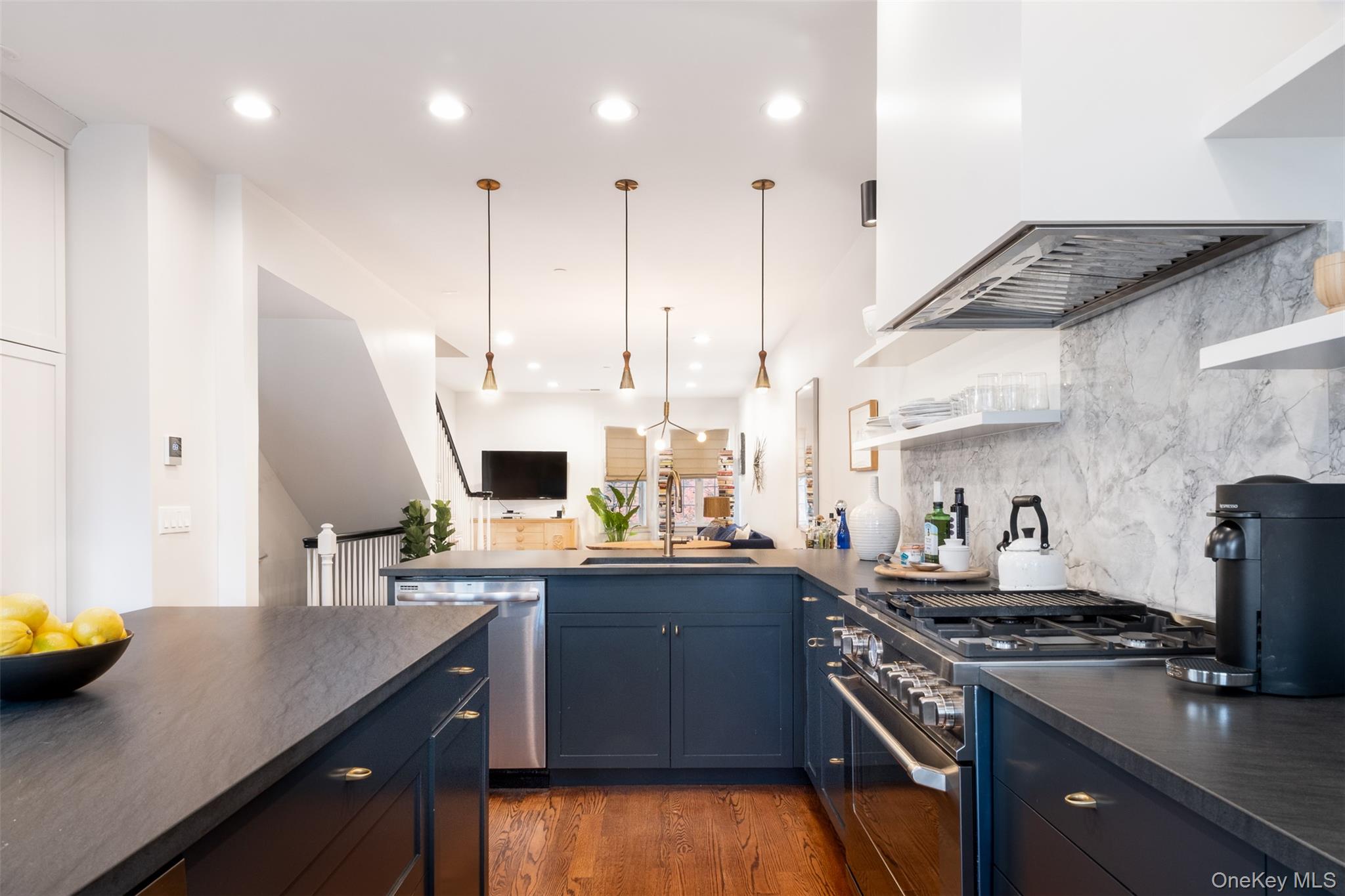 #7 photo, 39 1st Street, Pelham , NY 10803