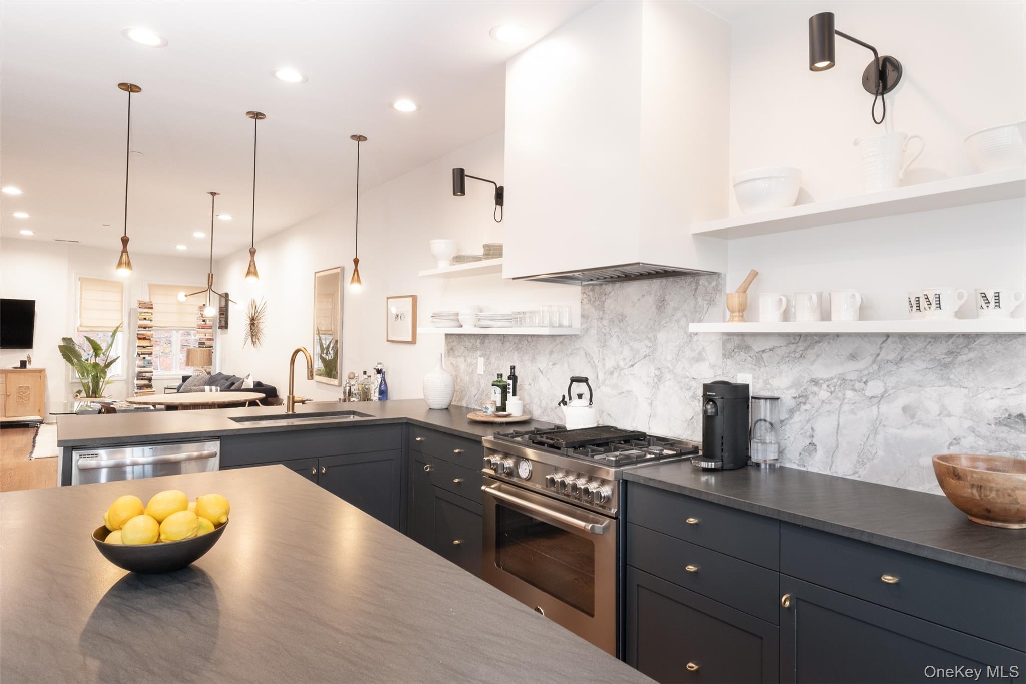 #9 photo, 39 1st Street, Pelham , NY 10803