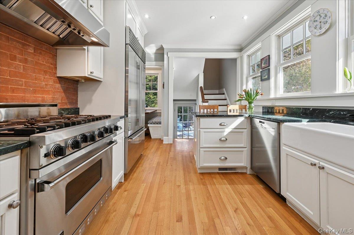 #10 photo, 31 Emerson Road, Larchmont , NY 10538