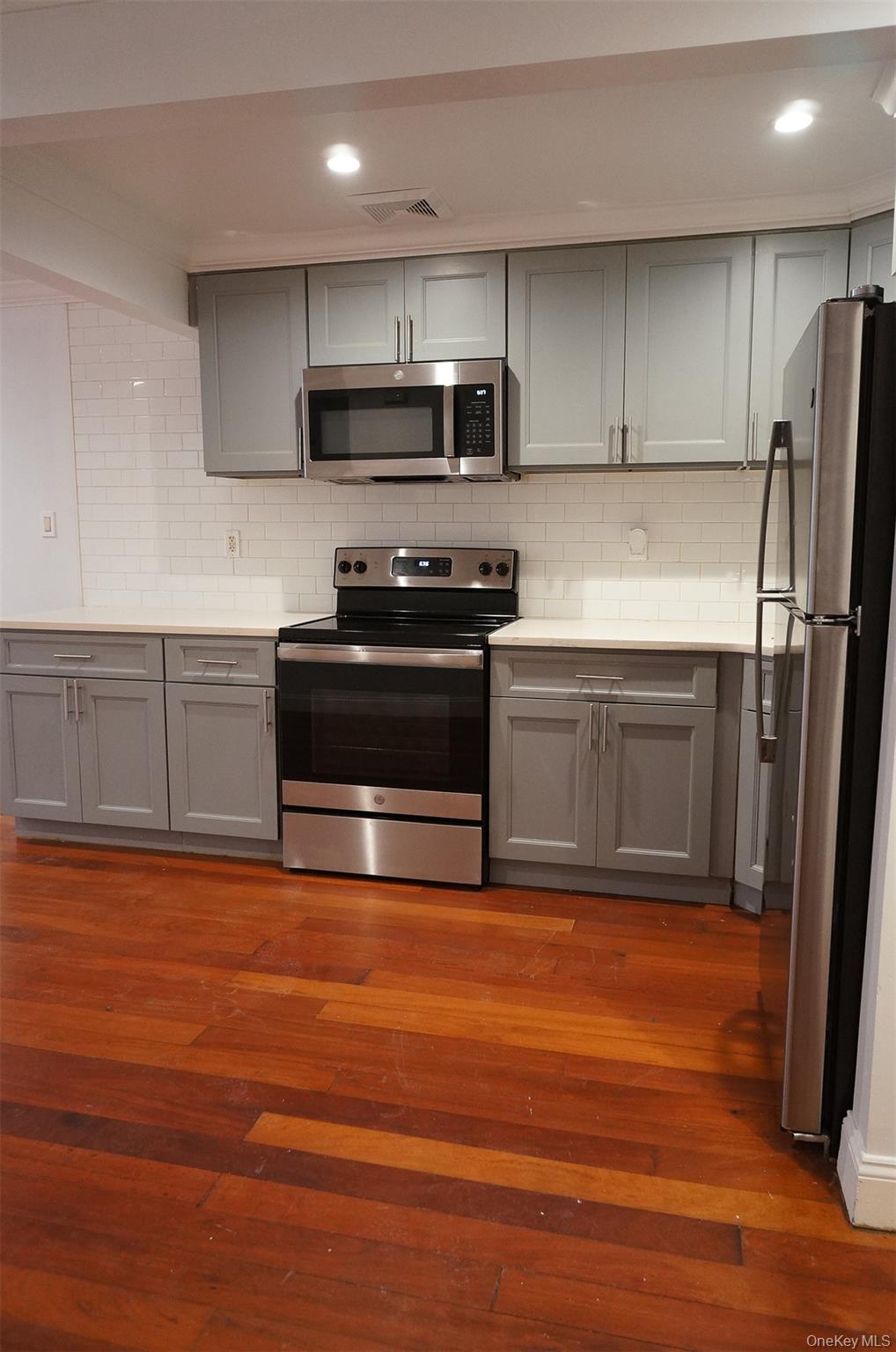 #4 photo, 526 E 148 Street, Bronx , NY 10455