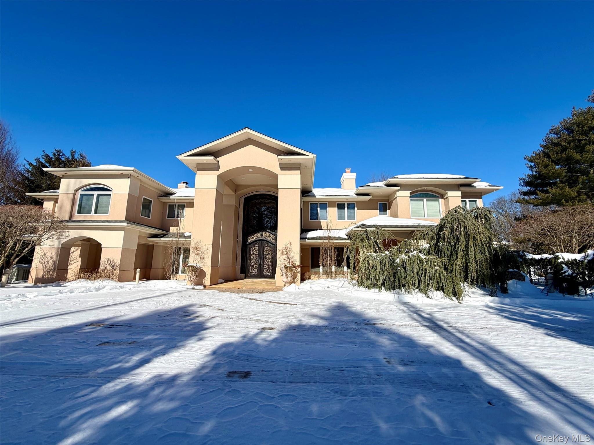 #1 photo, 5 Glen Hill Court, Dix Hills , NY 11746