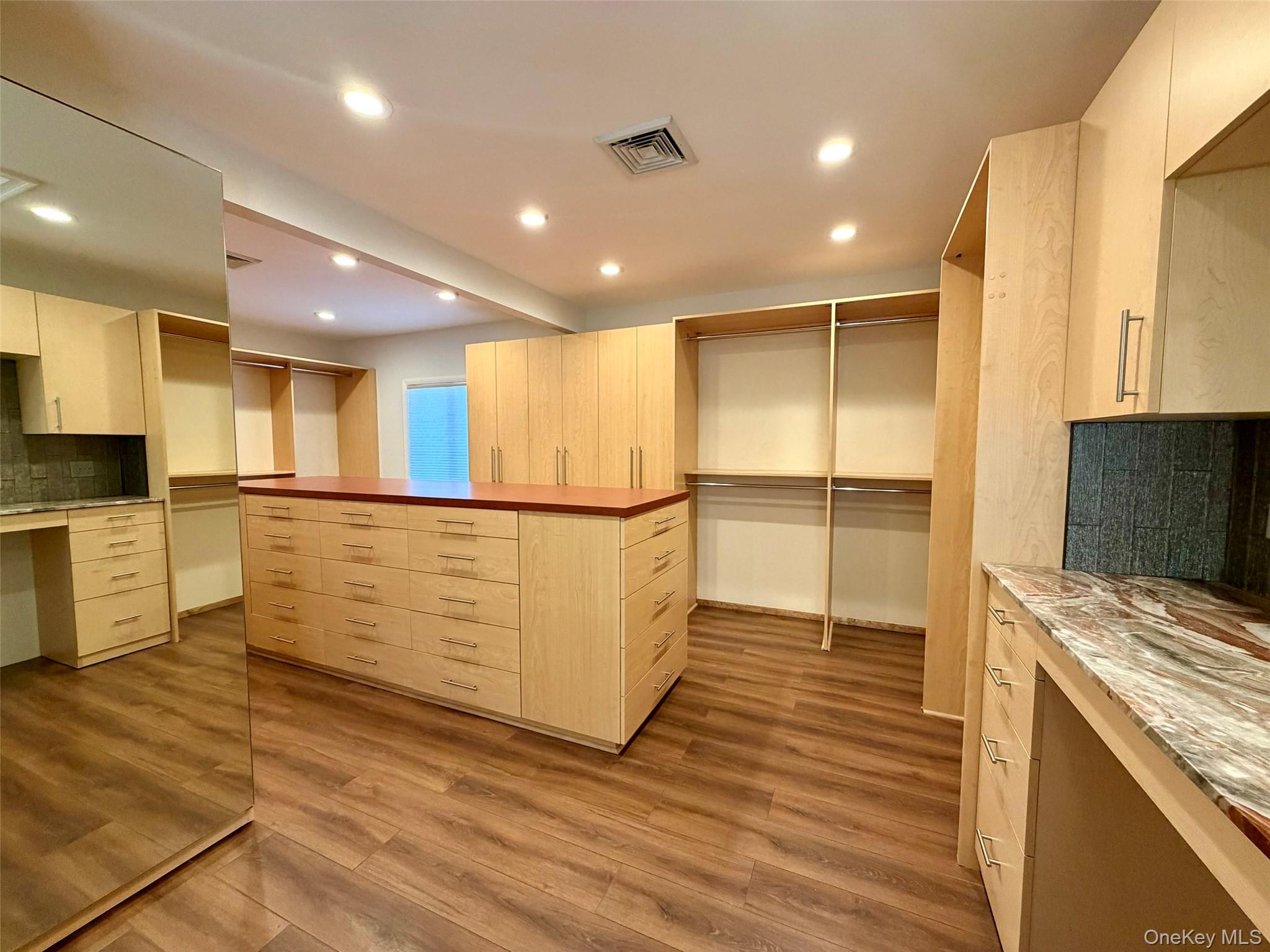 #19 photo, 5 Glen Hill Court, Dix Hills , NY 11746