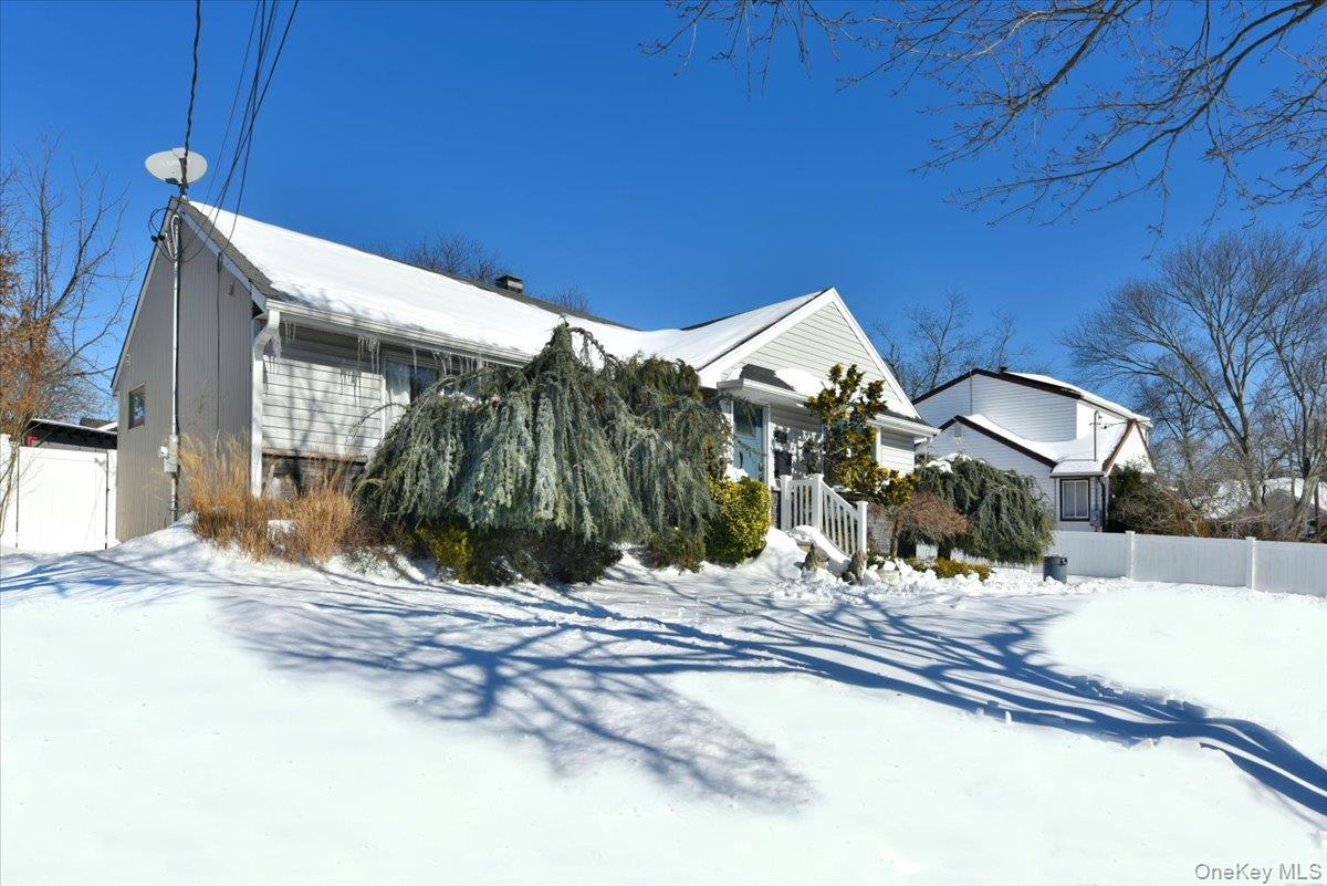 #3 photo, 1721 Michael William Road, Merrick , NY 11566