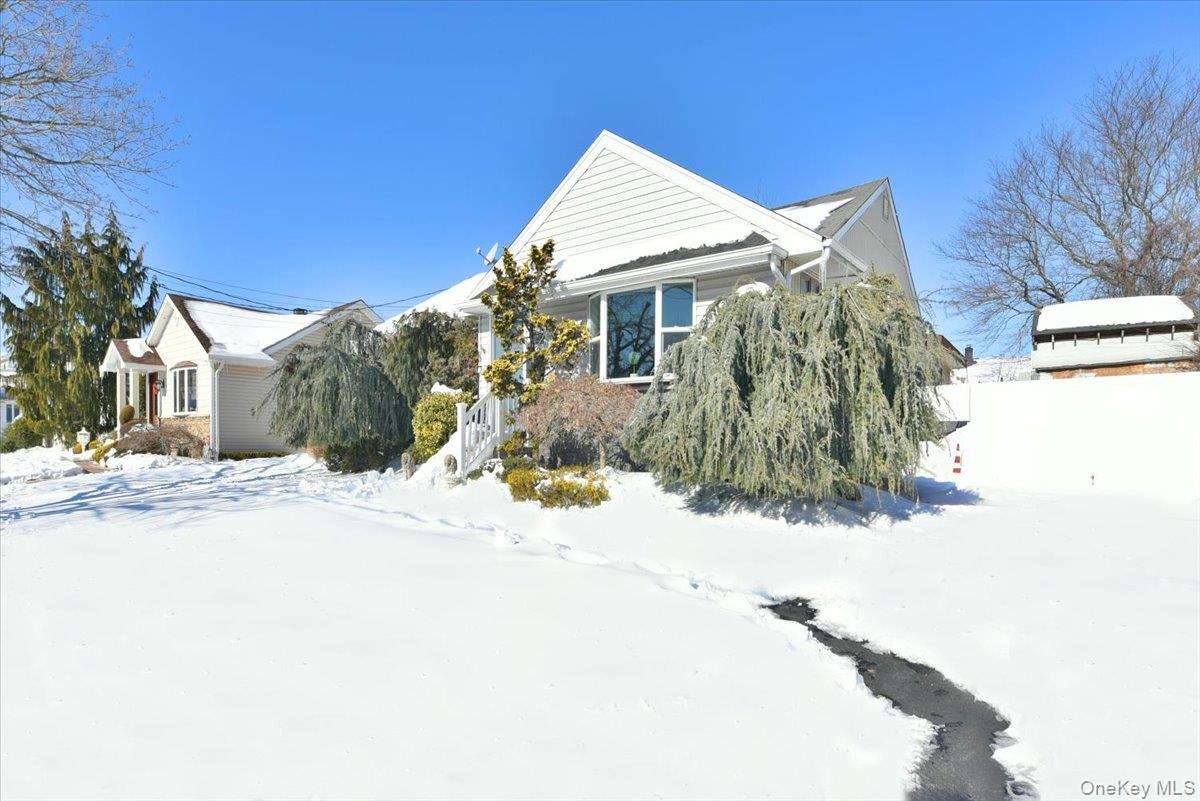 #4 photo, 1721 Michael William Road, Merrick , NY 11566