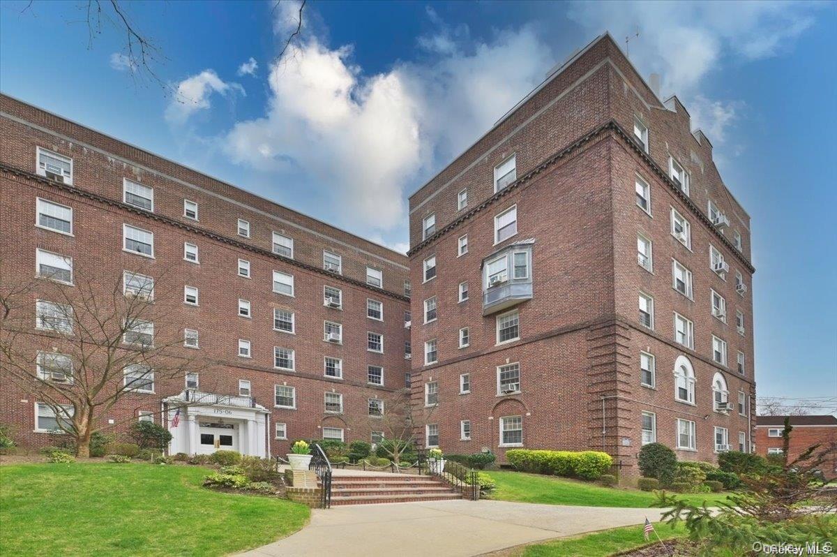 #16 photo, 175-06 Devonshire Road, কুইন্‌স Jamaica Estates , NY 11432