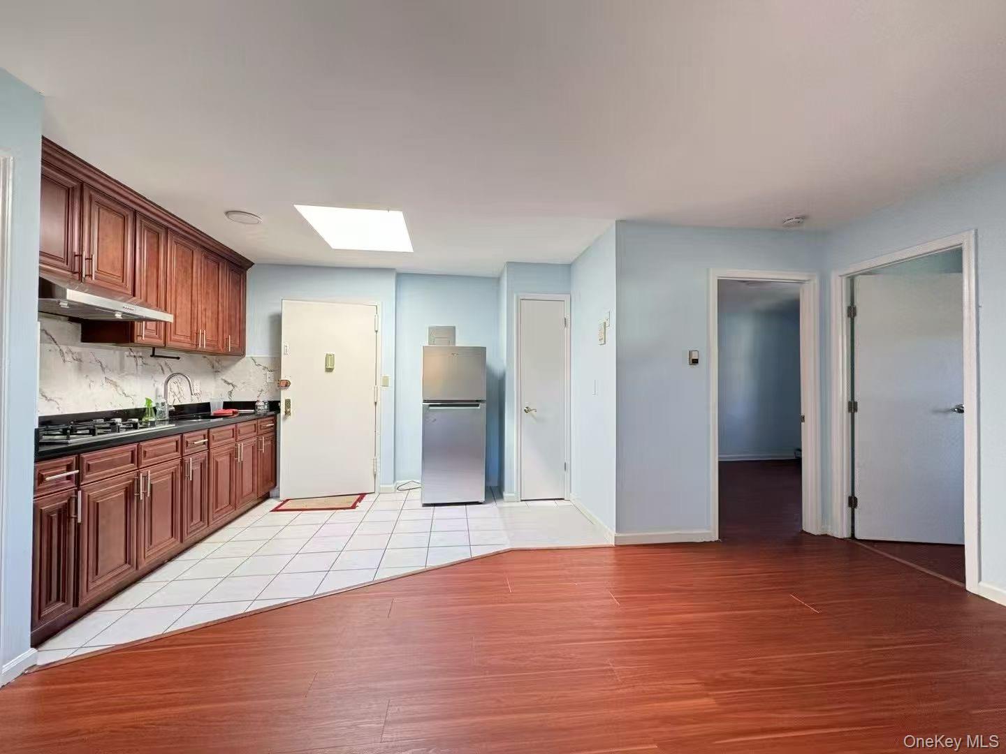 #1 photo, 6109 167th Street, কুইন্‌স Fresh Meadows , NY 11365