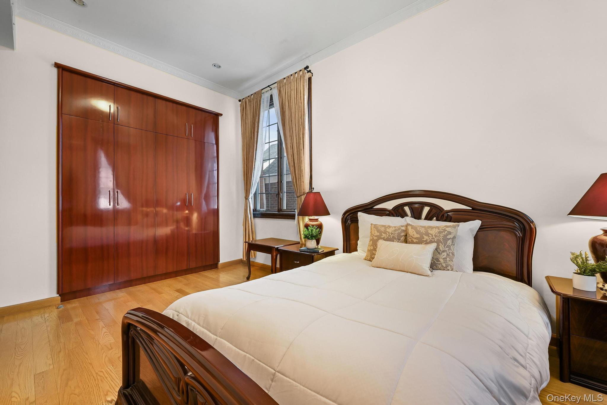 #17 photo, 6537 169th Street, קווינס Fresh Meadows , NY 11365