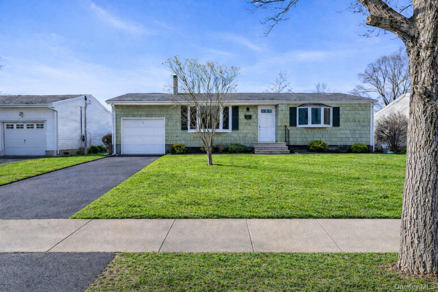 #1 photo, 53 Calvert Avenue, Commack , NY 11725