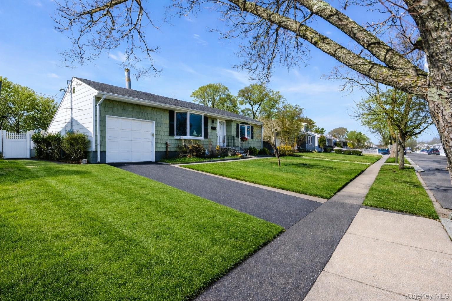 #2 photo, 53 Calvert Avenue, Commack , NY 11725