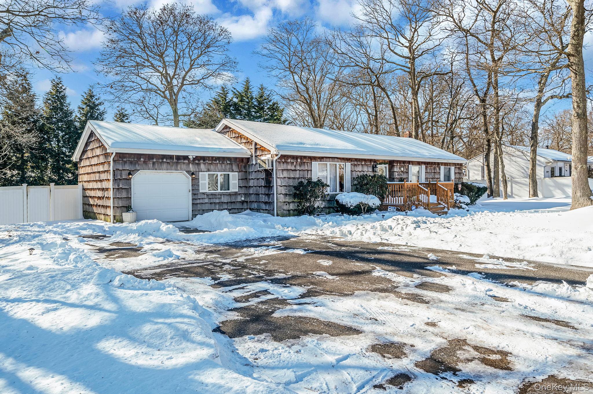 #2 photo, 118 Moriches Avenue, सफ़ोक काउंटी Mastic , NY 11950