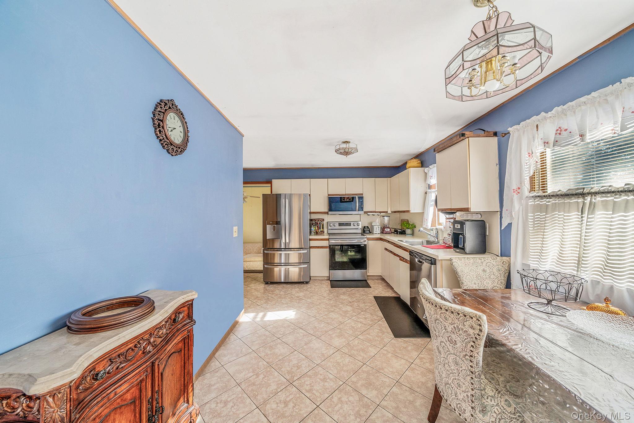 #9 photo, 118 Moriches Avenue, सफ़ोक काउंटी Mastic , NY 11950