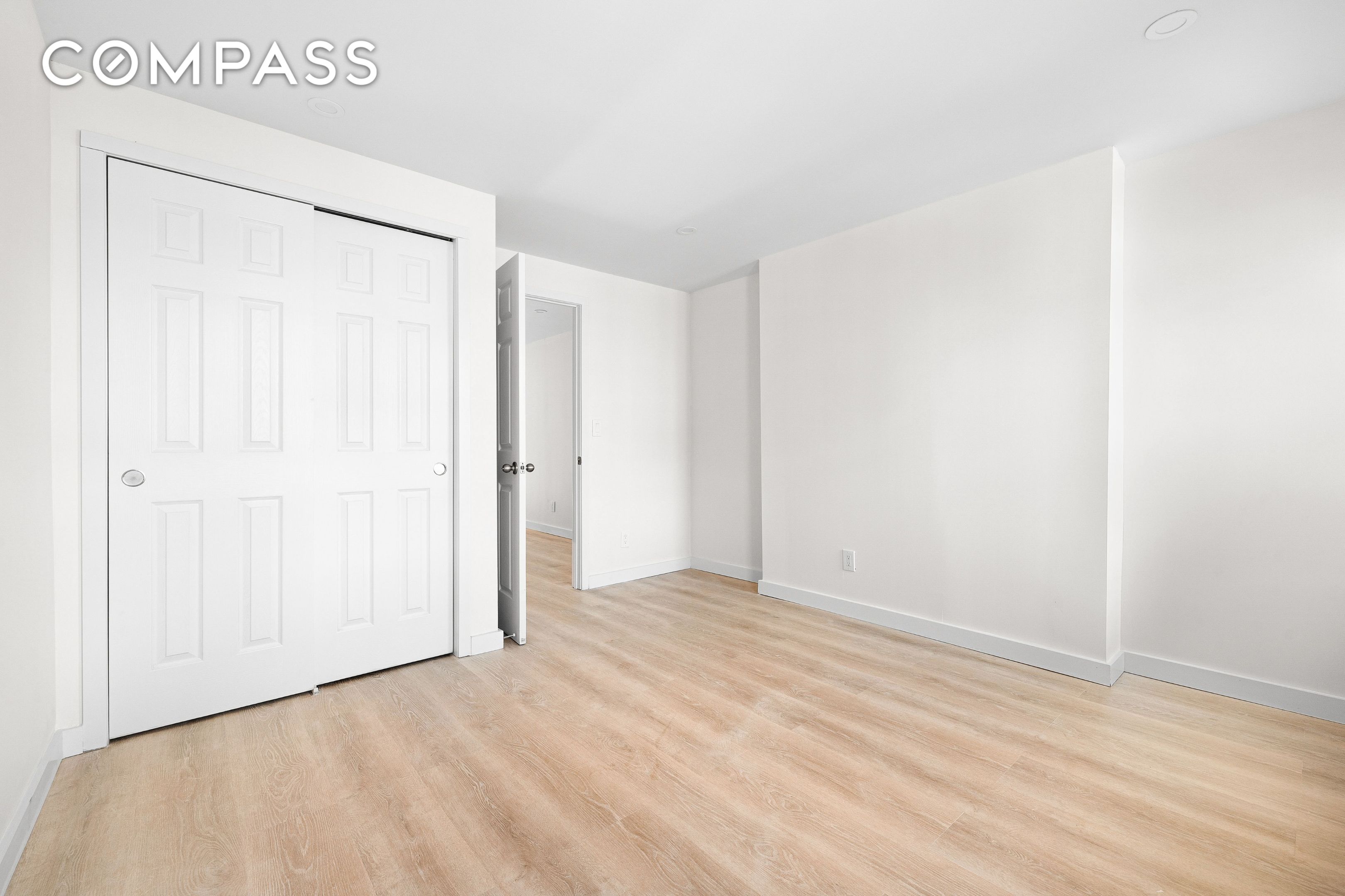 #2 photo, 82 E 7th Street, מנהטן East Village , NY 10003