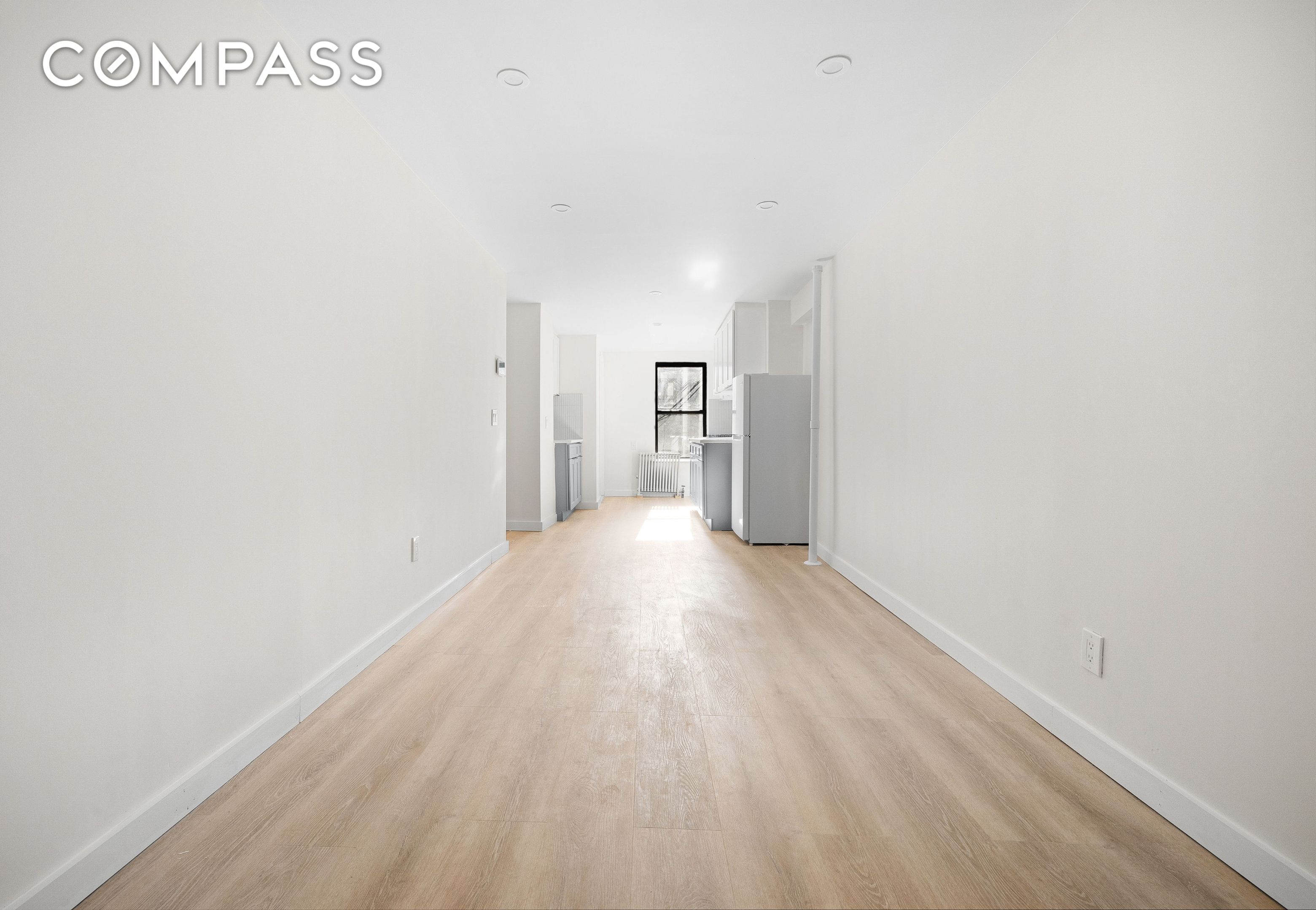 #7 photo, 82 E 7th Street, מנהטן East Village , NY 10003