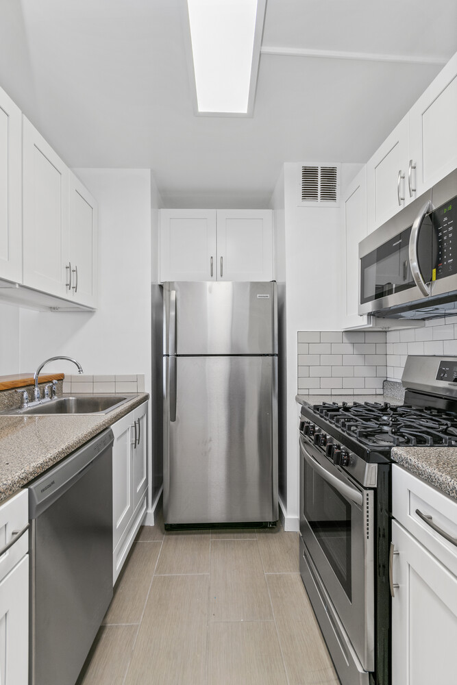 #4 photo, 415 E 37TH Street, Murray Hill , NY 10016