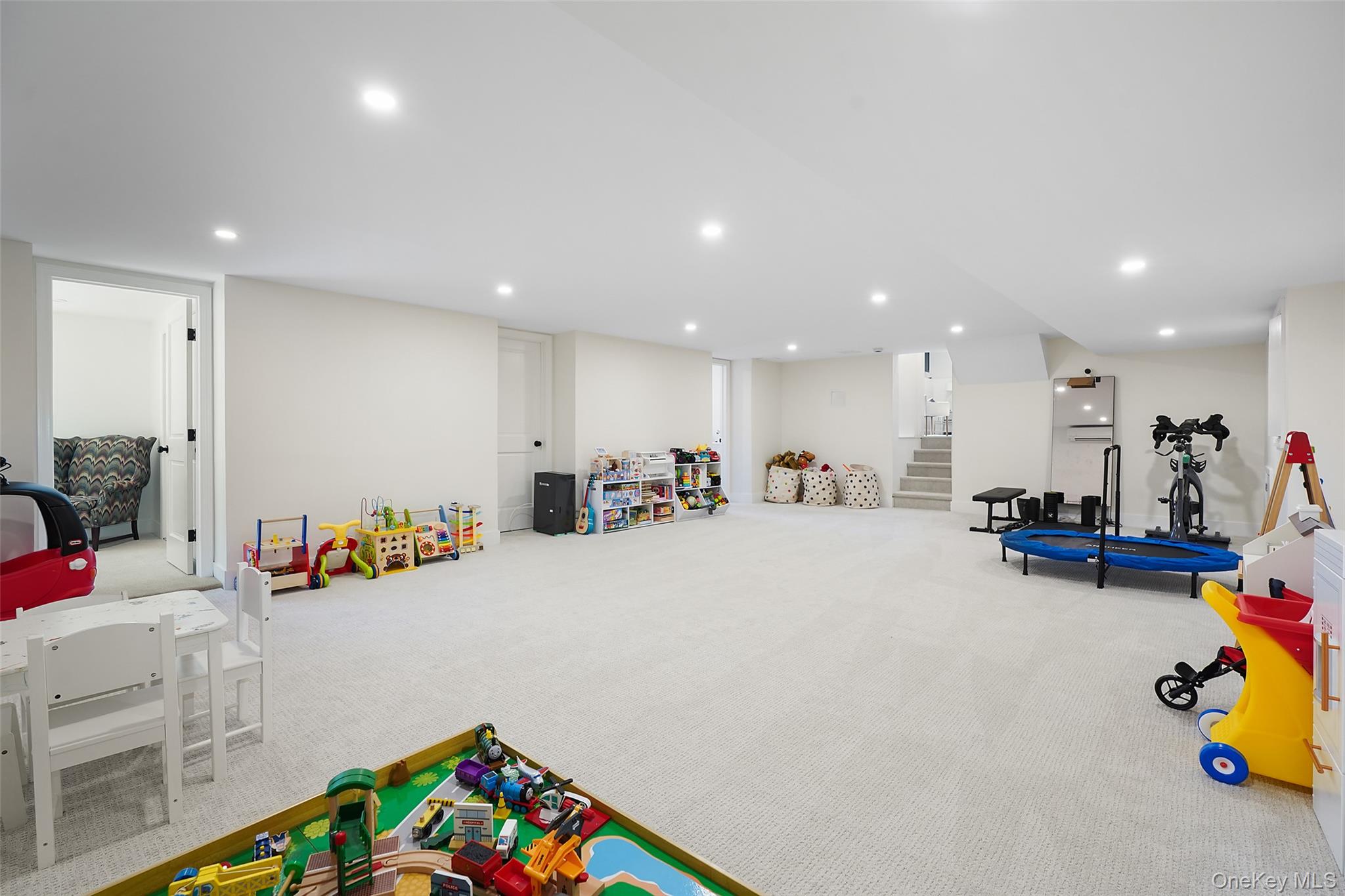 #18 photo, 10 Carlton Lane, Rye Brook , NY 10573