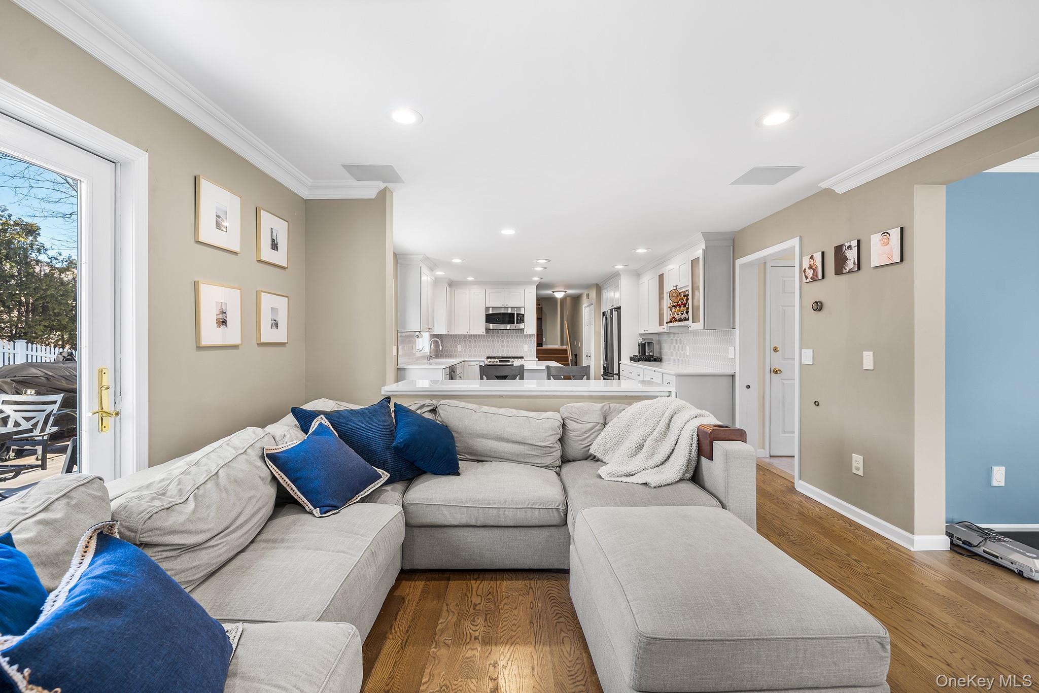 #9 photo, 35 Rock Cliff Place, White Plains , NY 10603