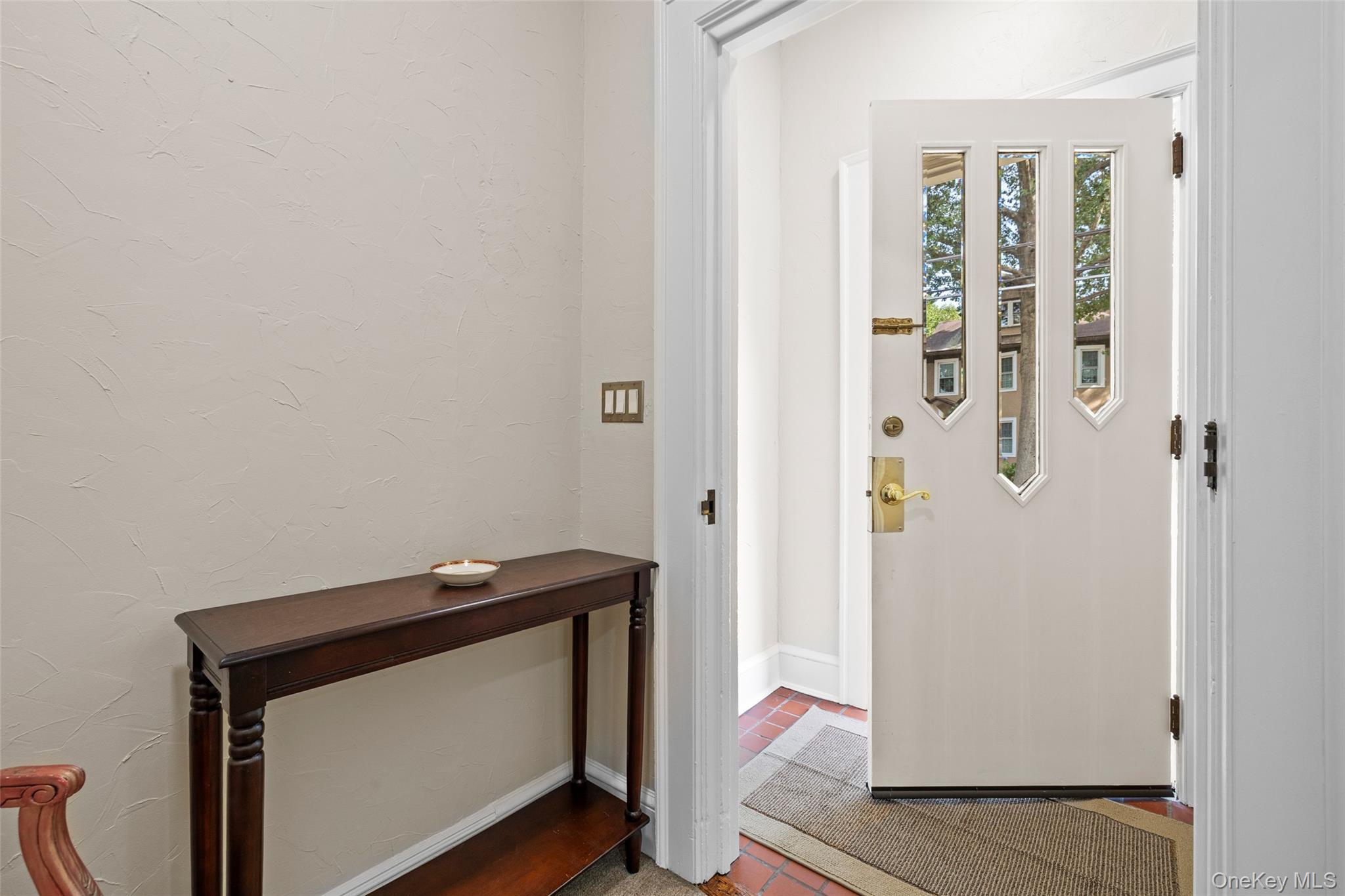 #2 photo, 78 Violet Avenue, নাসাউ কাউন্টি Floral Park , NY 11001