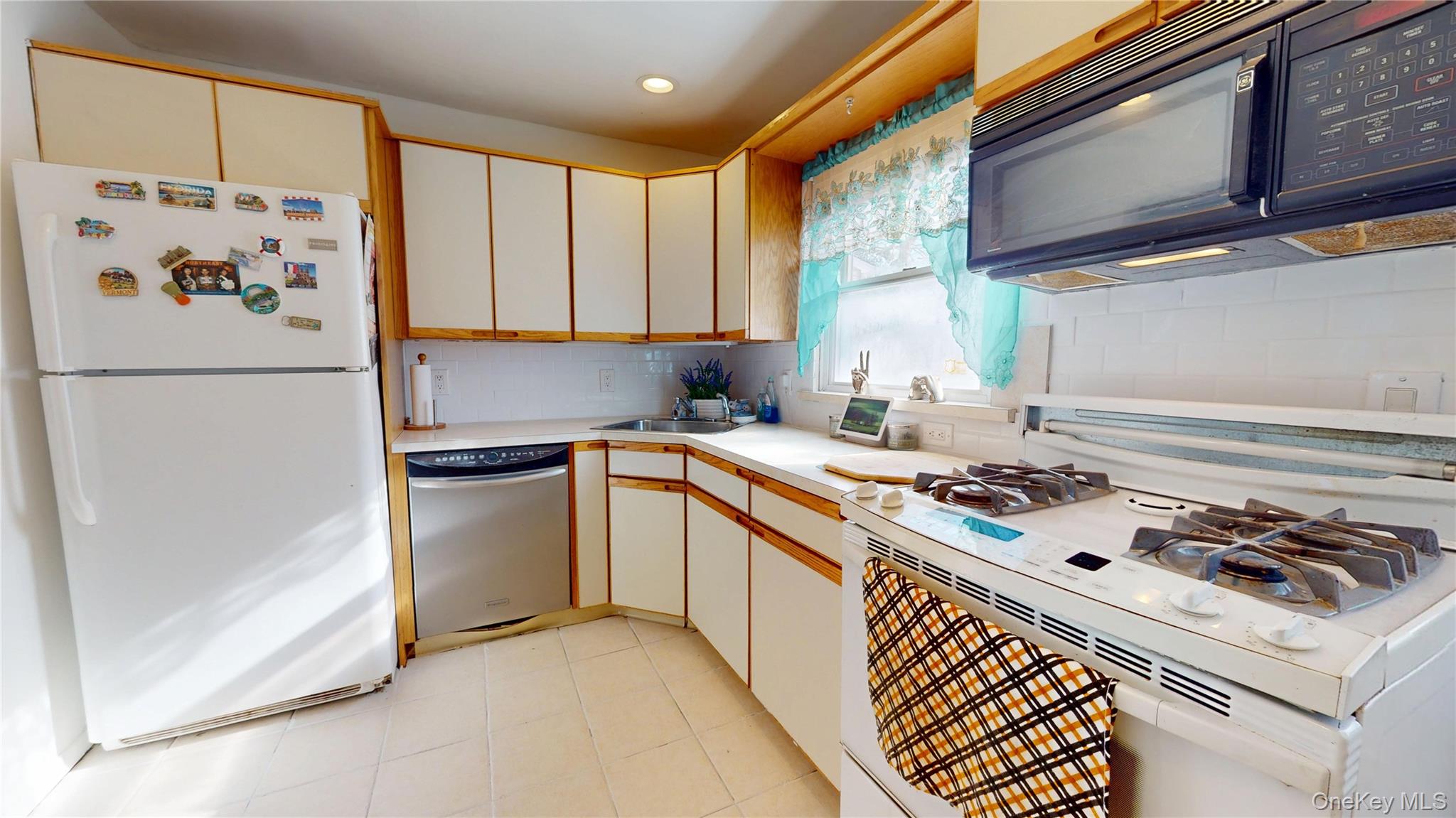 #7 photo, 2718 Anthony Avenue, Bellmore , NY 11710