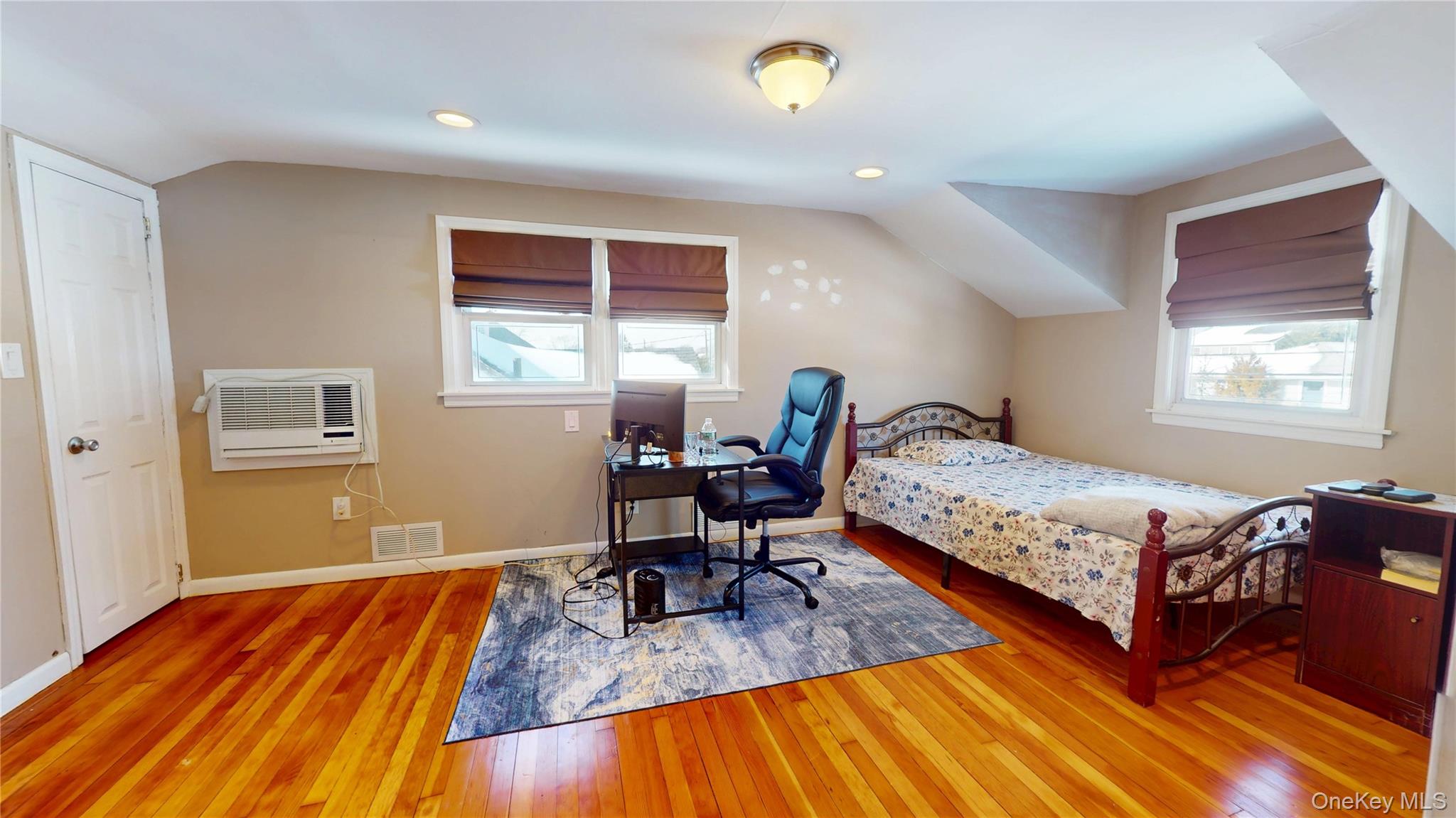 #8 photo, 2718 Anthony Avenue, Bellmore , NY 11710