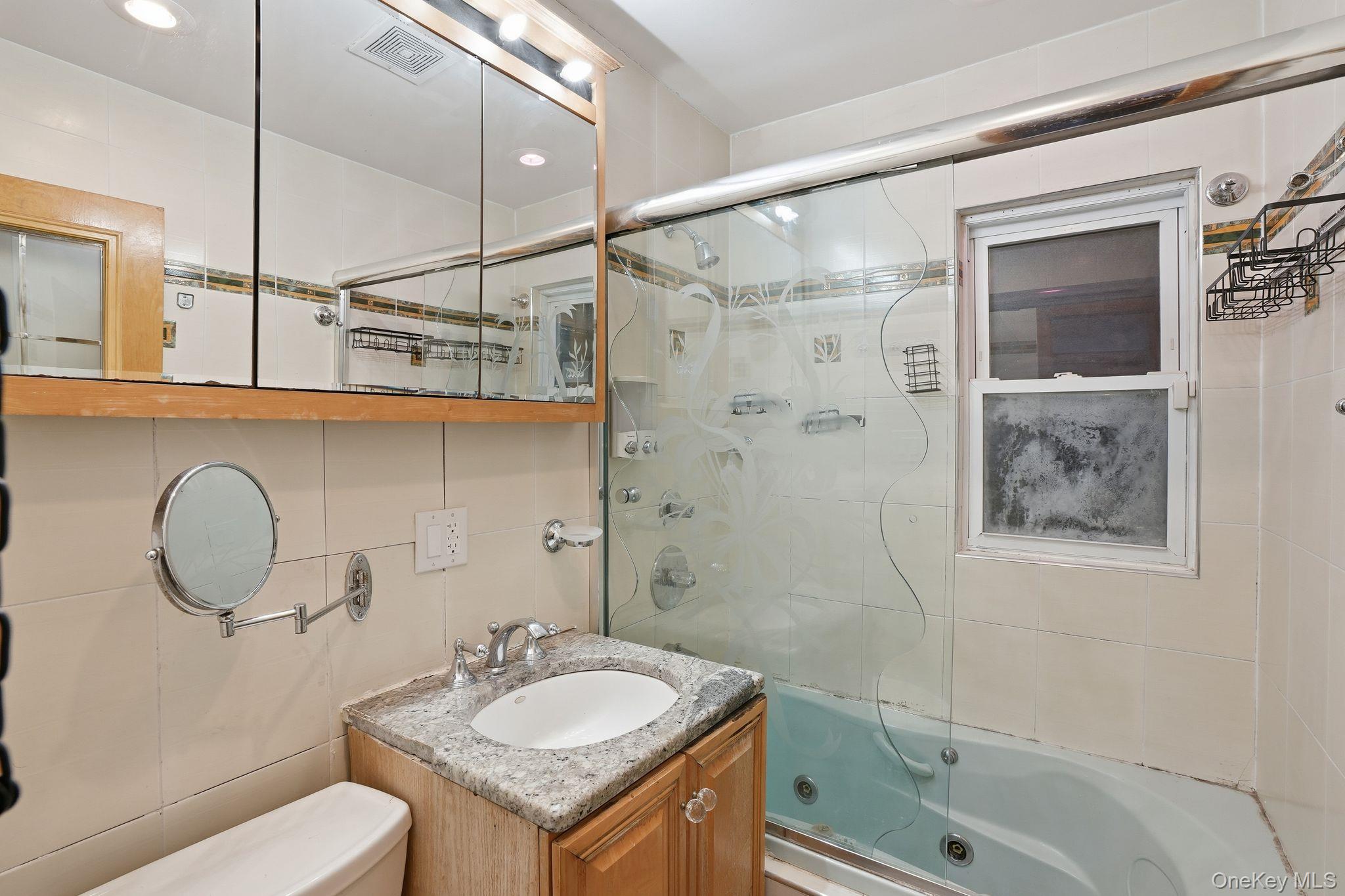 #13 photo, 8201 251st Street, クイーンズ区 Bellerose , NY 11426