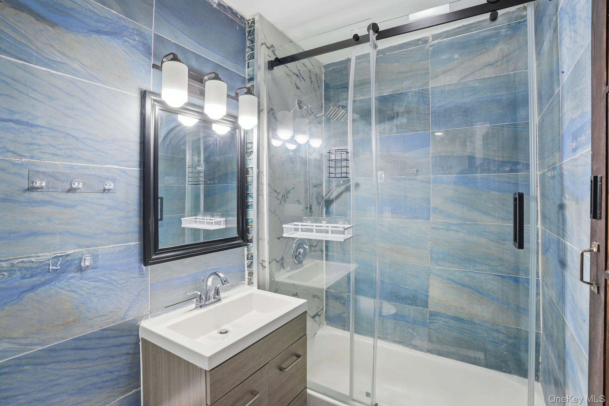 #8 photo, 8201 251st Street, クイーンズ区 Bellerose , NY 11426