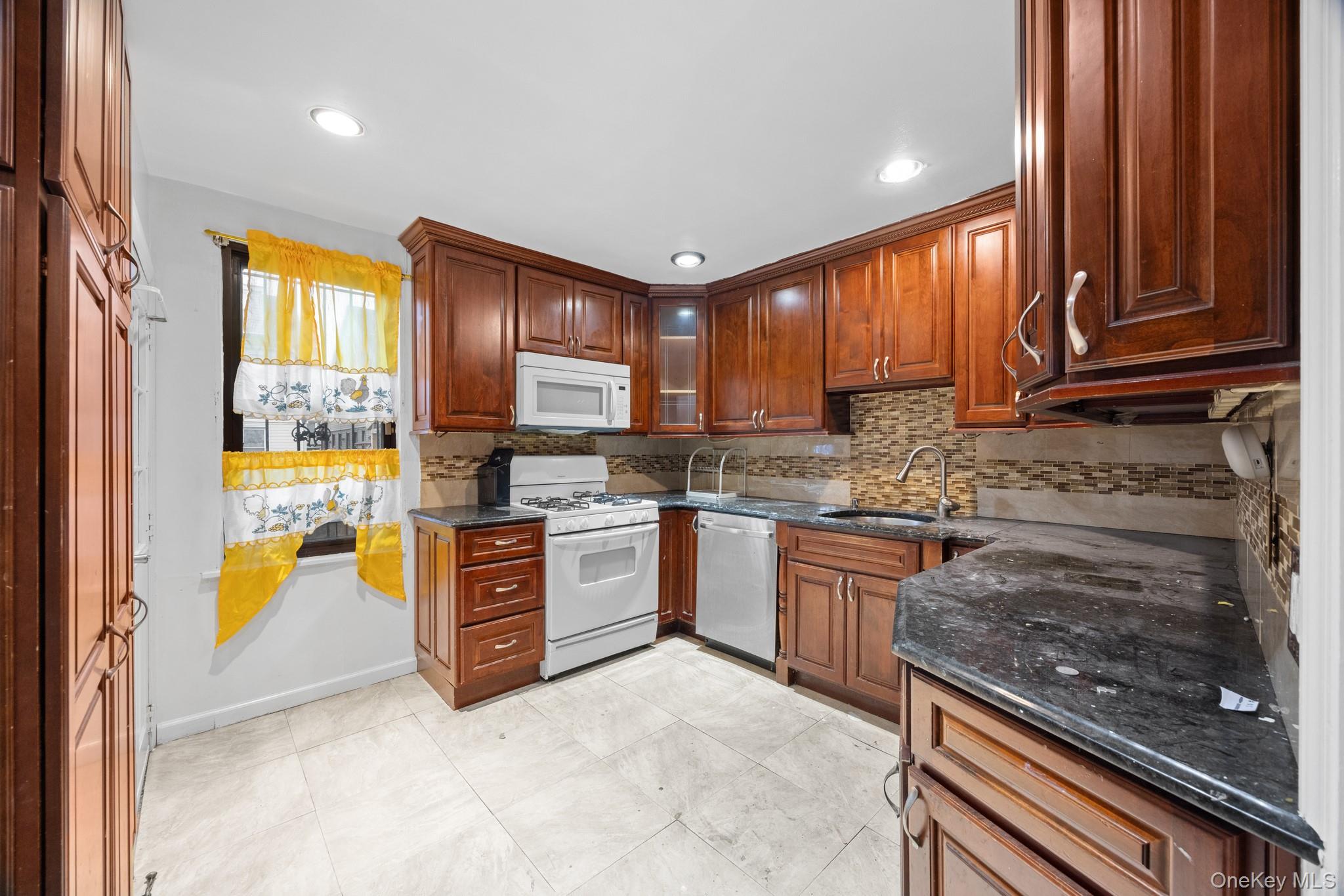 #1 photo, 16737 109th Road, クイーンズ区 Jamaica , NY 11433