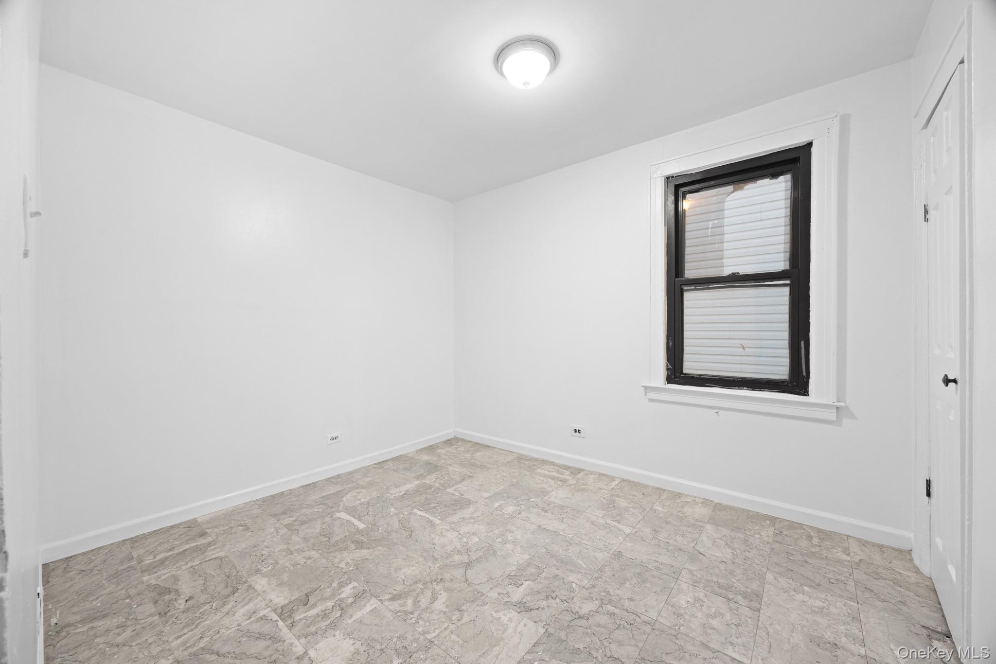 #11 photo, 16737 109th Road, クイーンズ区 Jamaica , NY 11433