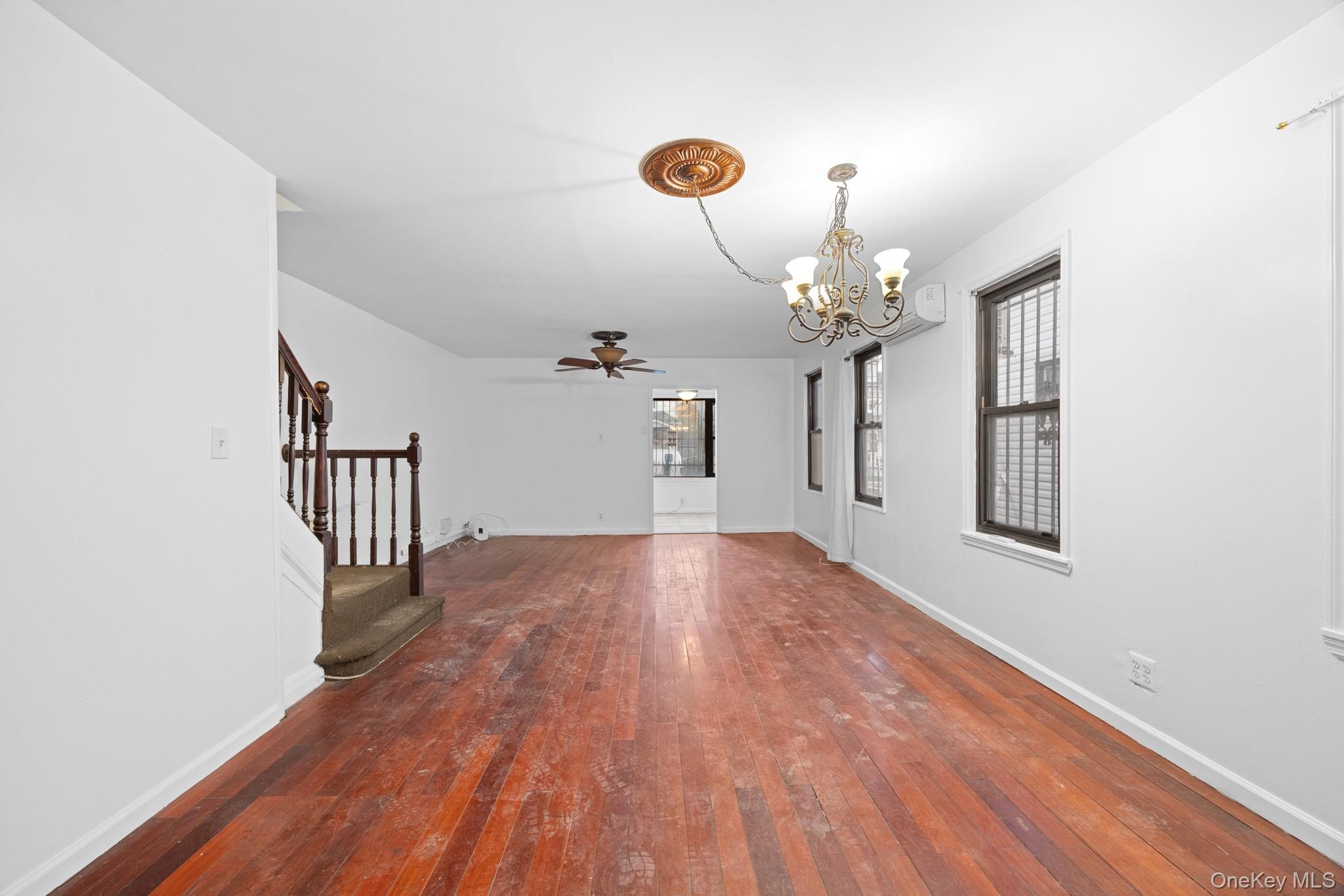 #4 photo, 16737 109th Road, クイーンズ区 Jamaica , NY 11433