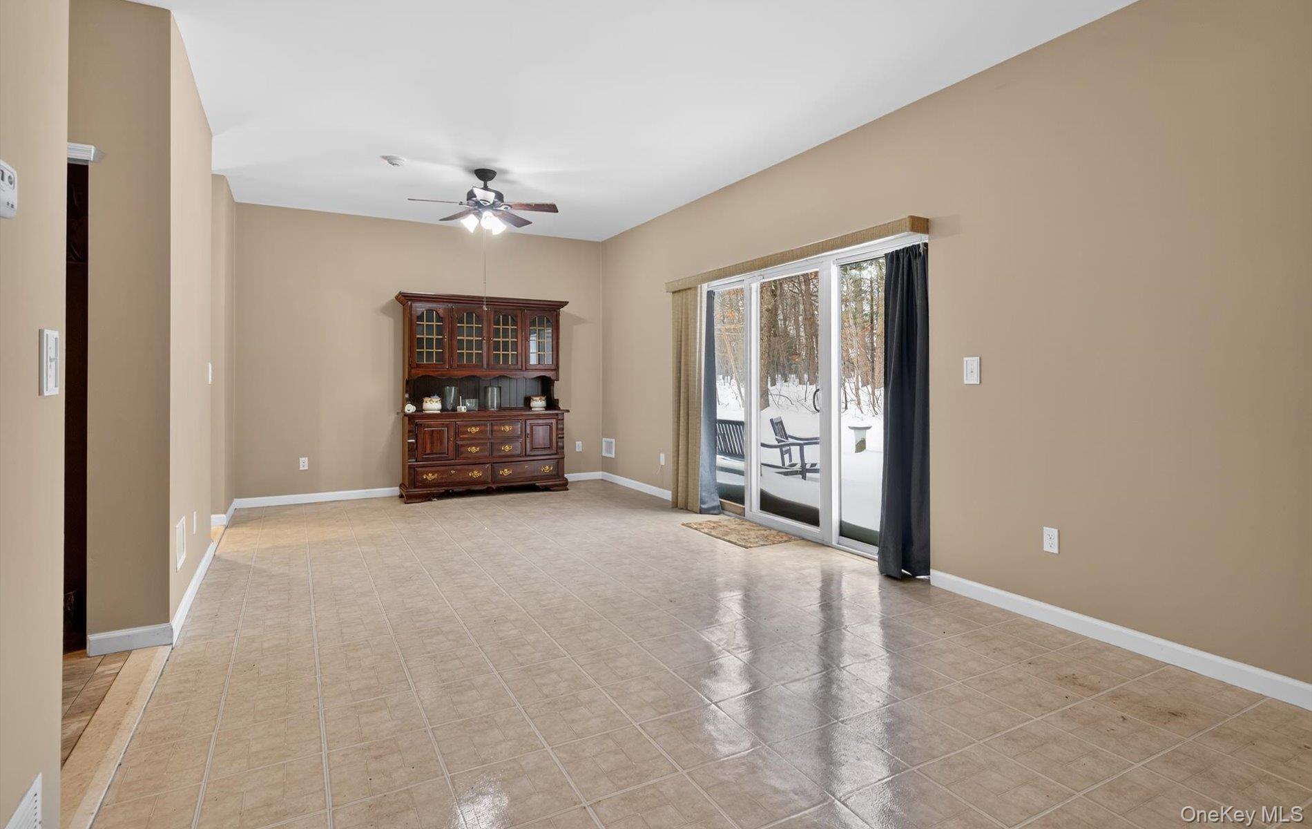 #11 photo, 31 Daremy Circle, サフォーク郡 Medford , NY 11763