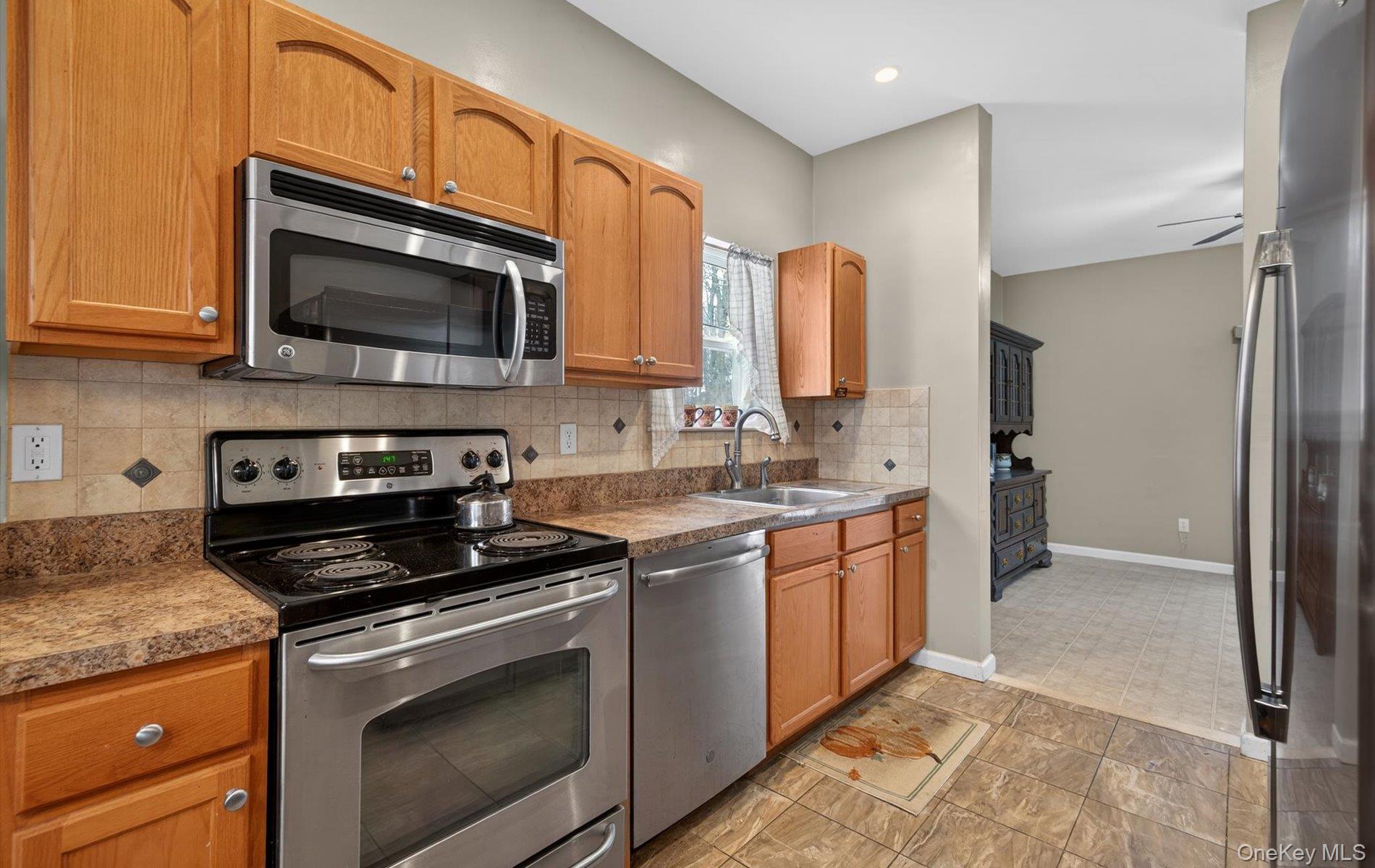 #8 photo, 31 Daremy Circle, サフォーク郡 Medford , NY 11763