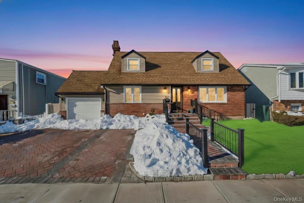 #1 photo, 460 Roquette Avenue, ナッソー郡 Floral Park , NY 11001