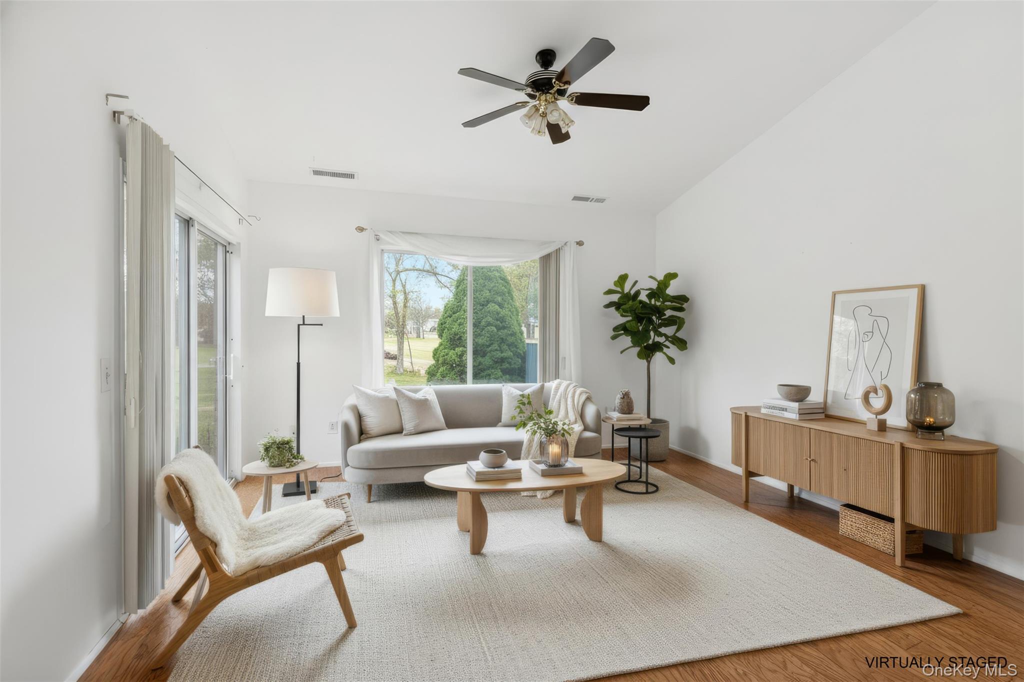 #1 photo, 763 Spring Lake Drive, サフォーク郡 Middle Island , NY 11953