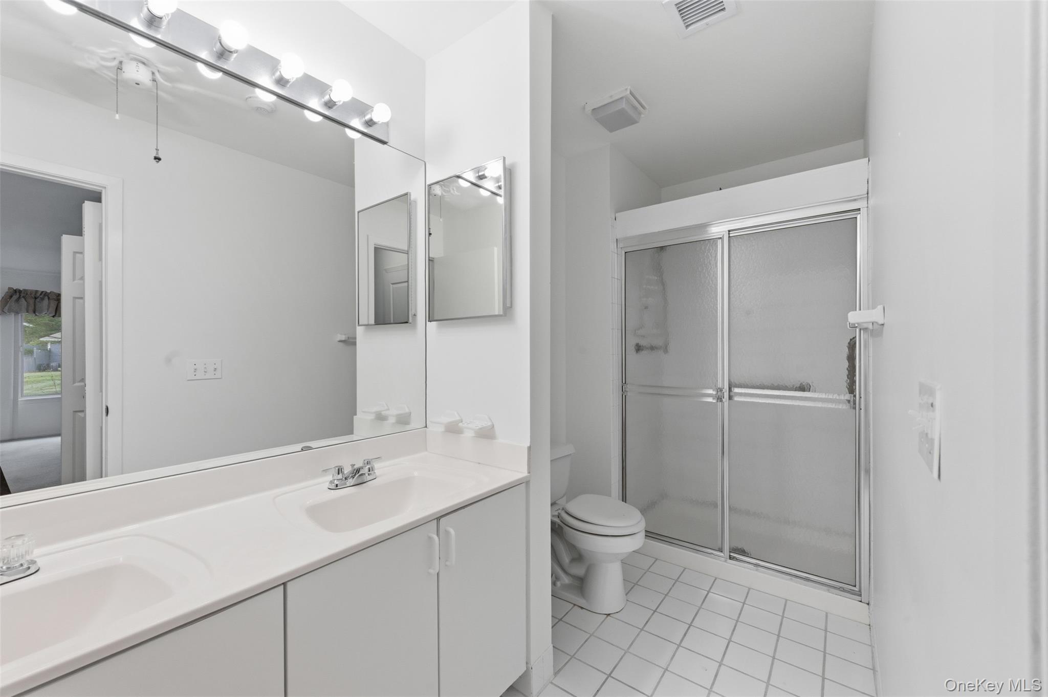 #14 photo, 763 Spring Lake Drive, サフォーク郡 Middle Island , NY 11953