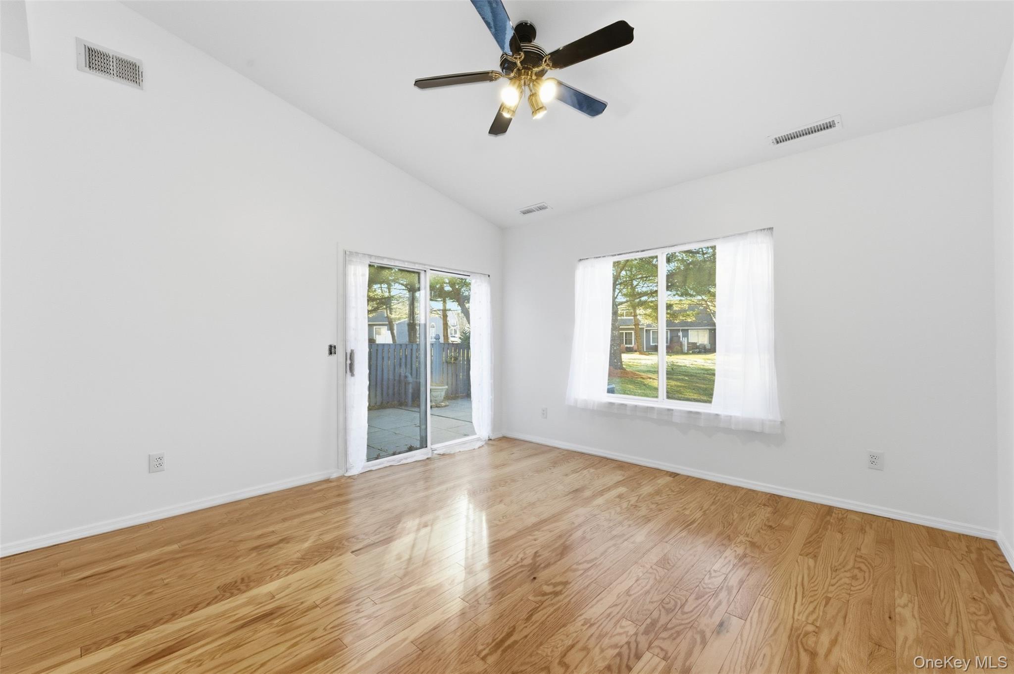 #7 photo, 763 Spring Lake Drive, サフォーク郡 Middle Island , NY 11953