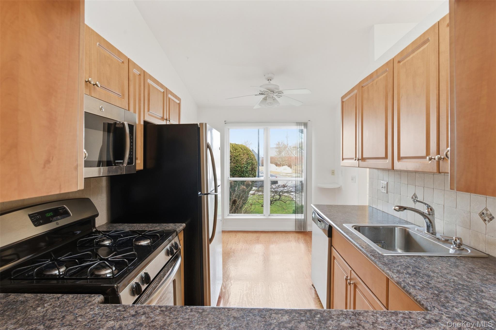 #9 photo, 763 Spring Lake Drive, サフォーク郡 Middle Island , NY 11953