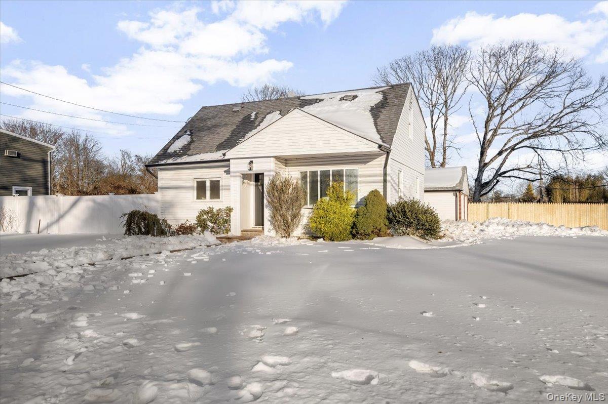 #1 photo, 1347 Gardiner Drive, サフォーク郡 Bay Shore , NY 11706