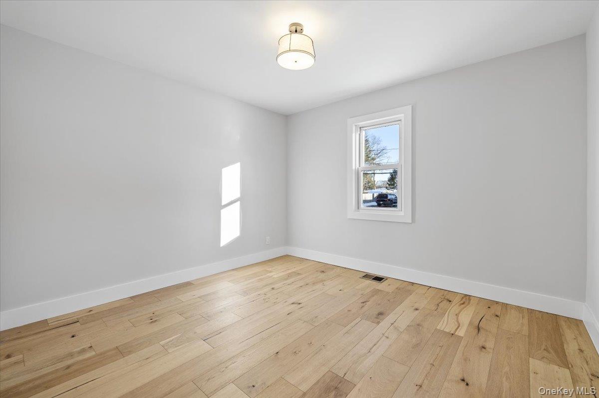 #7 photo, 1347 Gardiner Drive, サフォーク郡 Bay Shore , NY 11706