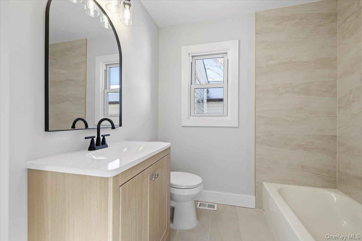 #8 photo, 1347 Gardiner Drive, サフォーク郡 Bay Shore , NY 11706