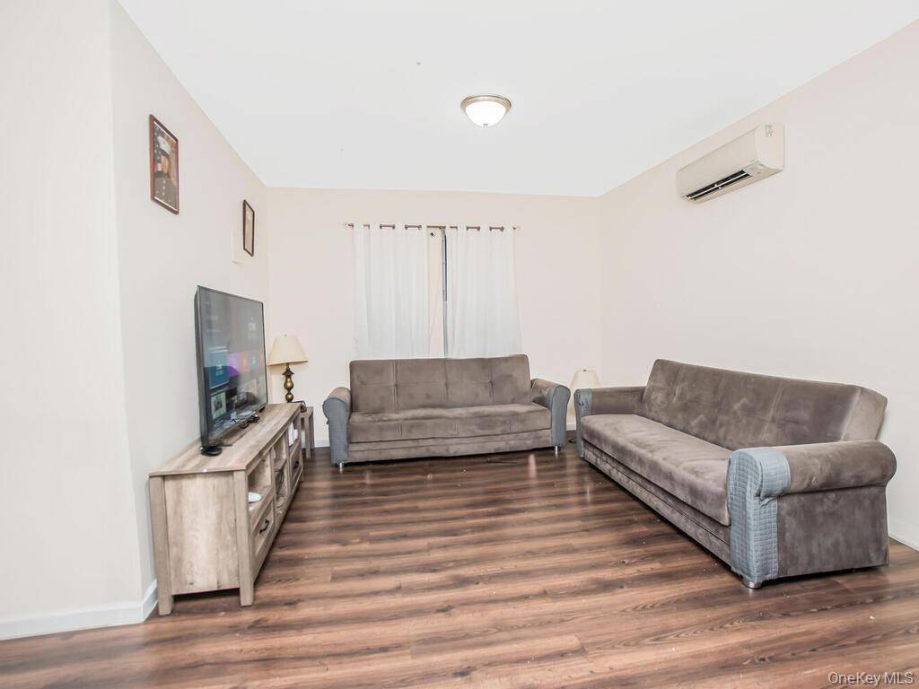 #10 photo, 1406 White Plains Road, Parkchester , NY 10462