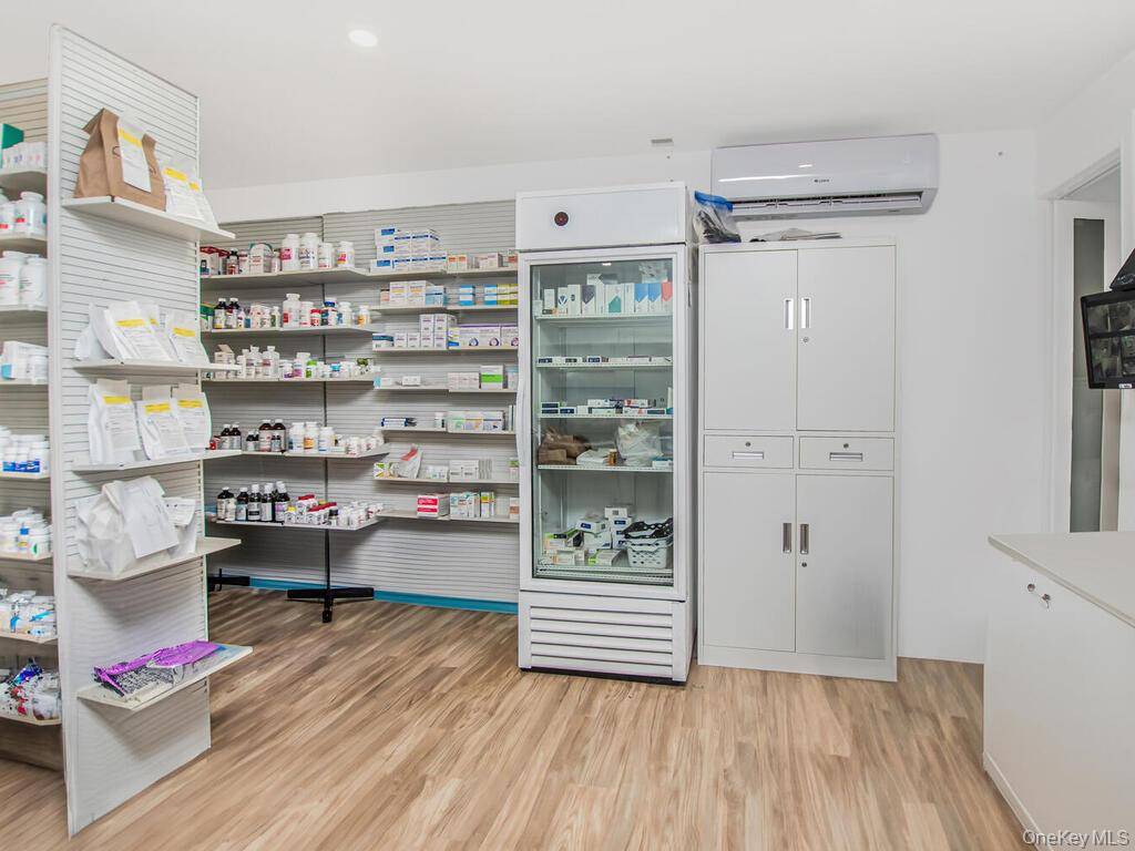 #32 photo, 1406 White Plains Road, Parkchester , NY 10462