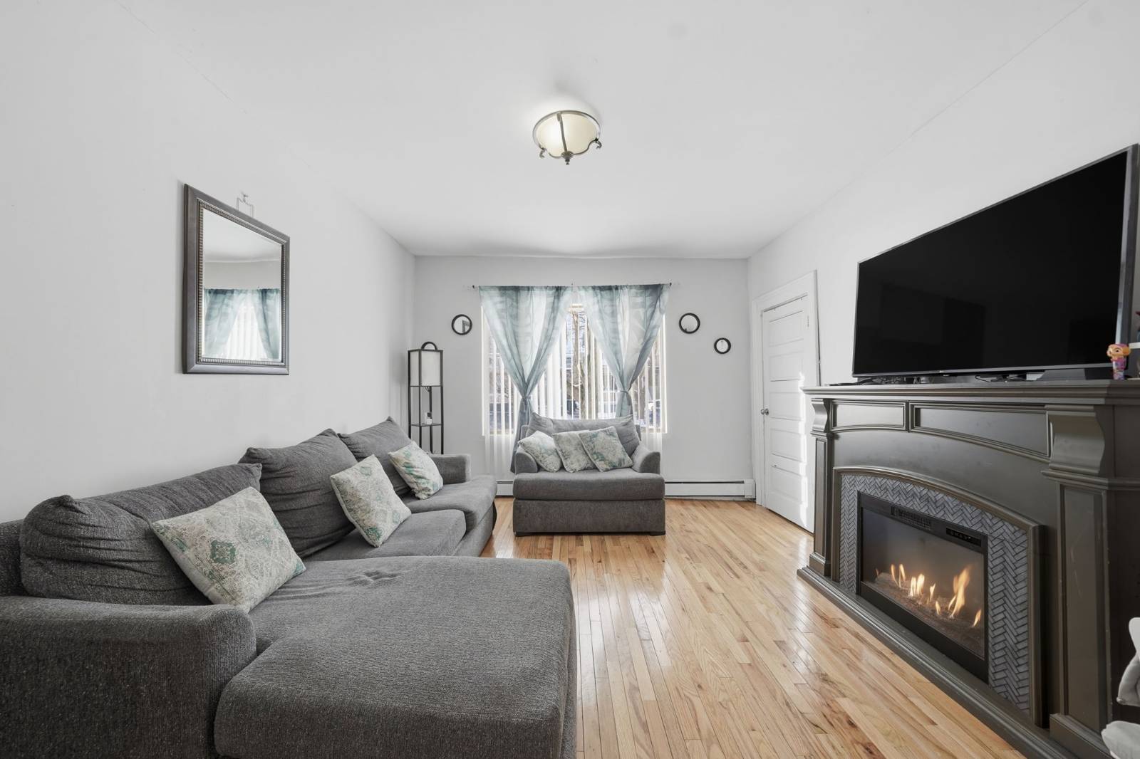 #4 photo, 283 West Tupper, Buffalo , NY 14201